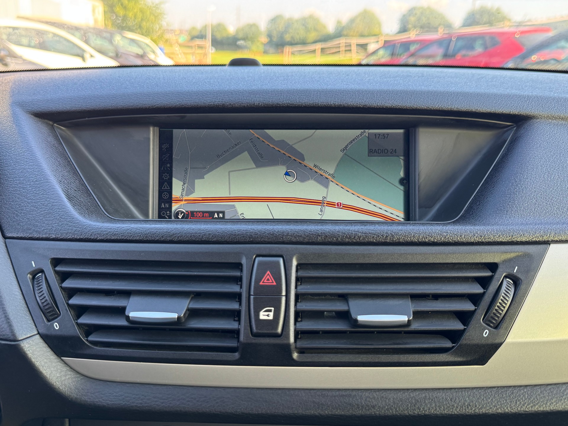 BMW X1 xDrive 18d-image-10