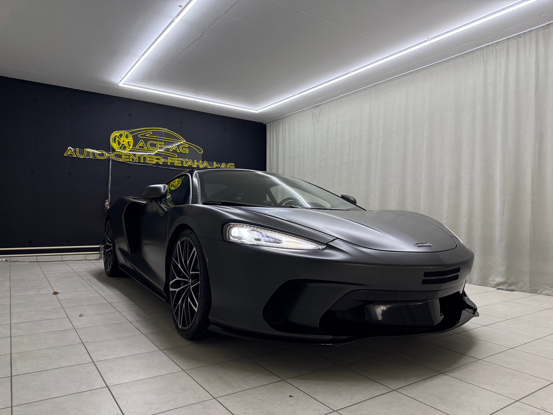 McLAREN GT-showroom-element-3