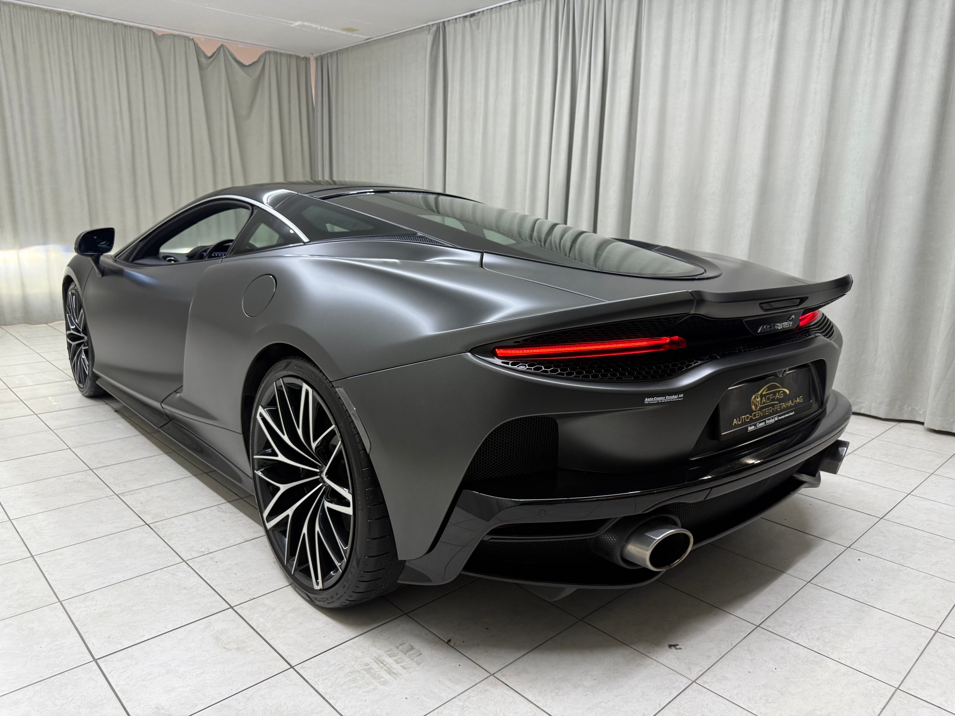 McLAREN GT-image-6