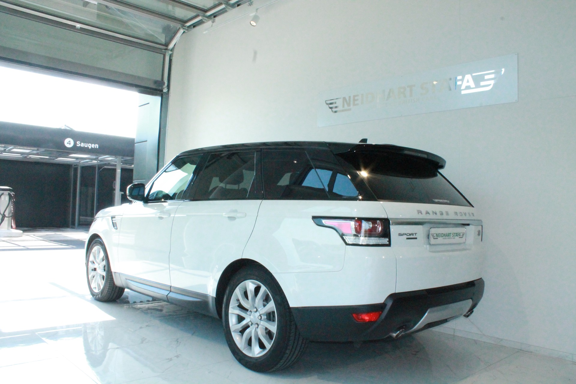 LAND ROVER Range Rover Sport 3.0 SDV6 HSE Automatic-image-1