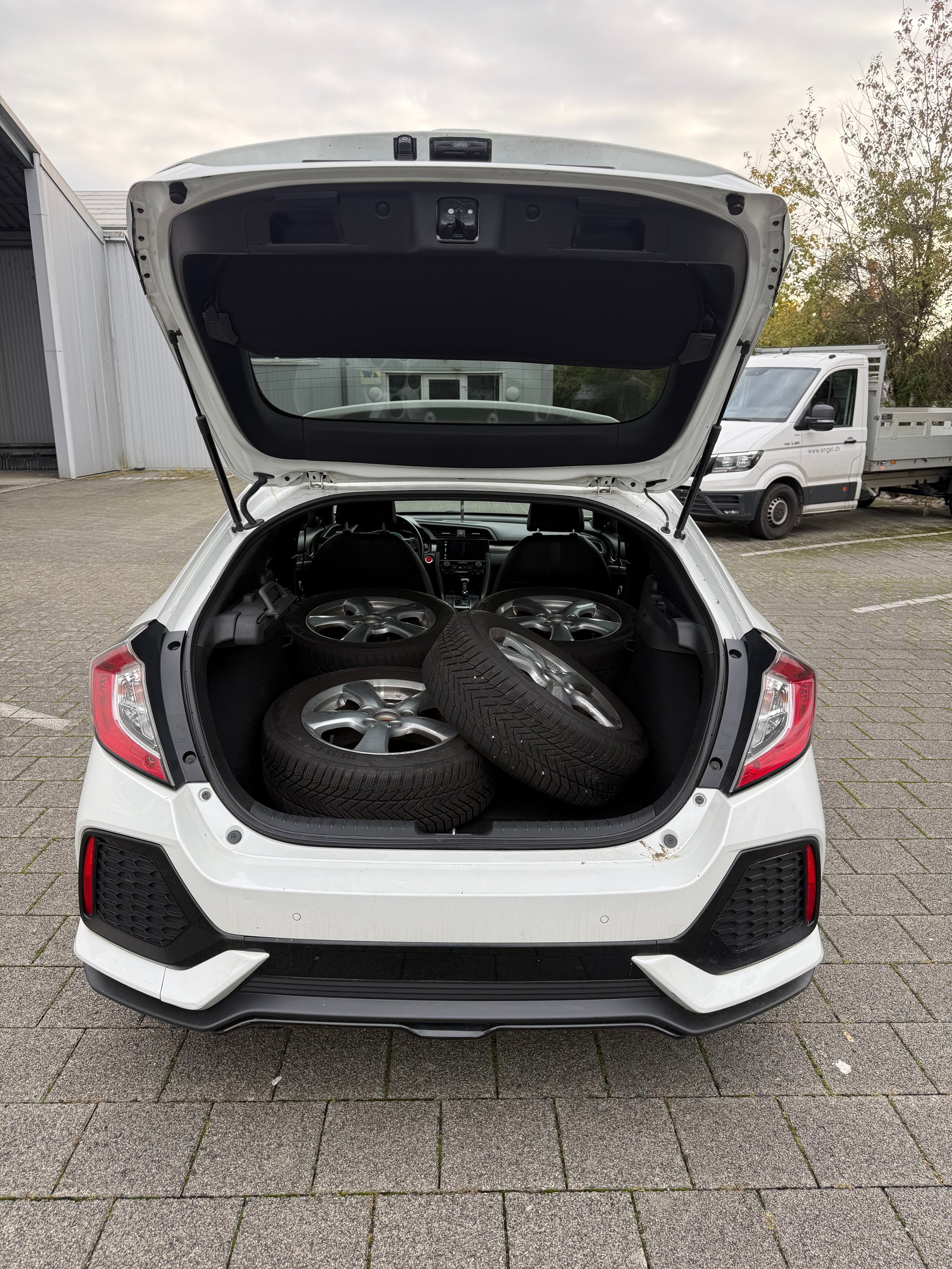 HONDA Civic 1.0 VTEC Executive CVT-image-4