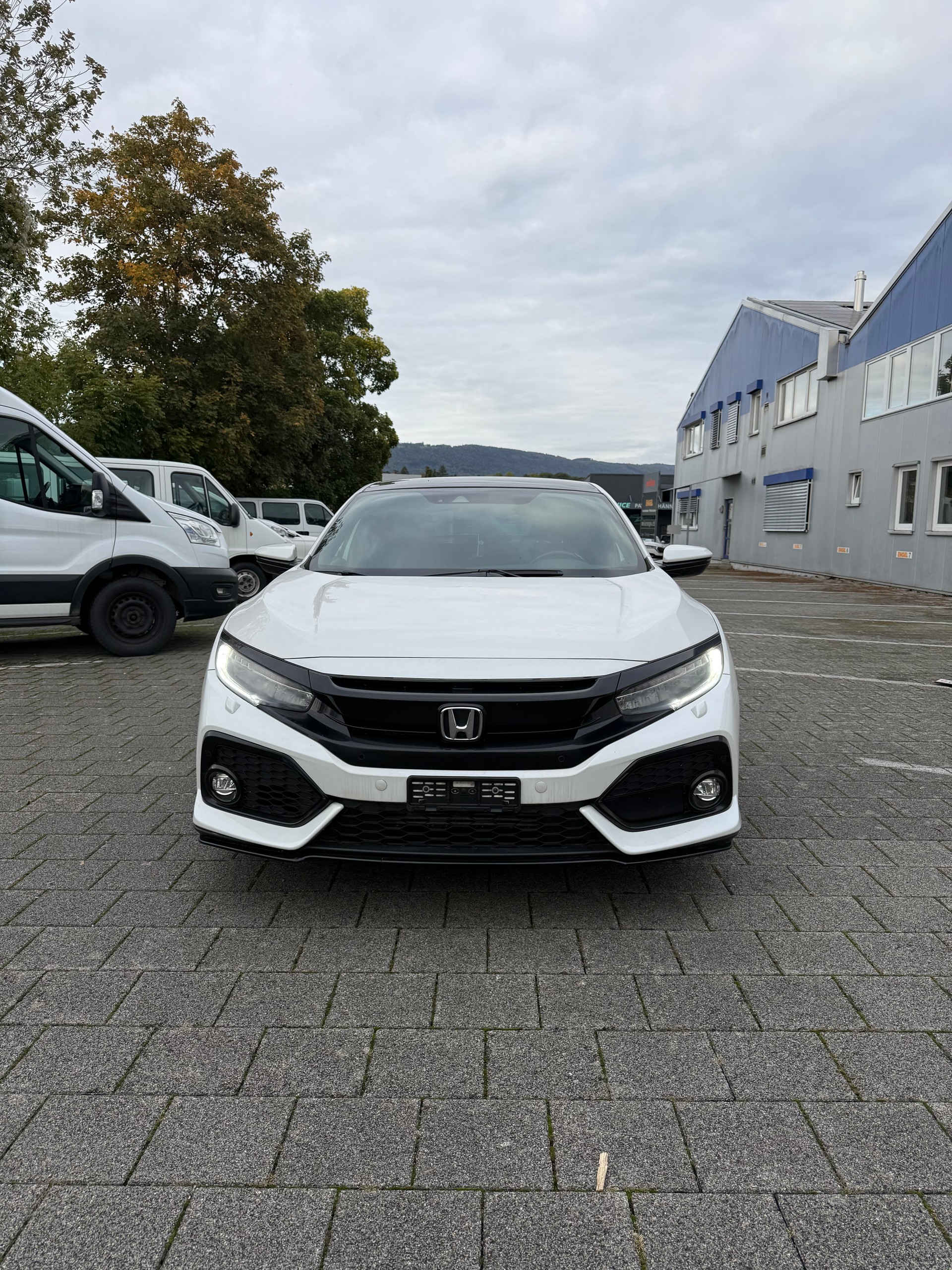 HONDA Civic 1.0 VTEC Executive CVT-image-1