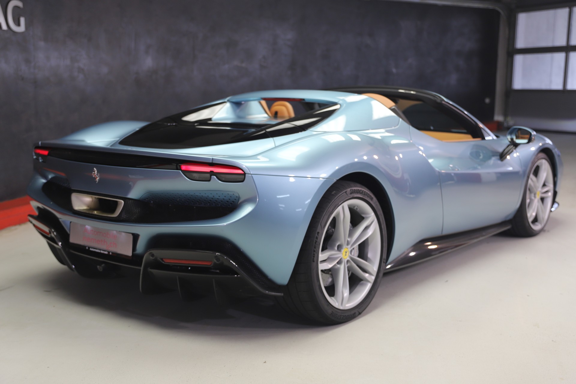 FERRARI 296 GTS-showroom-element-2
