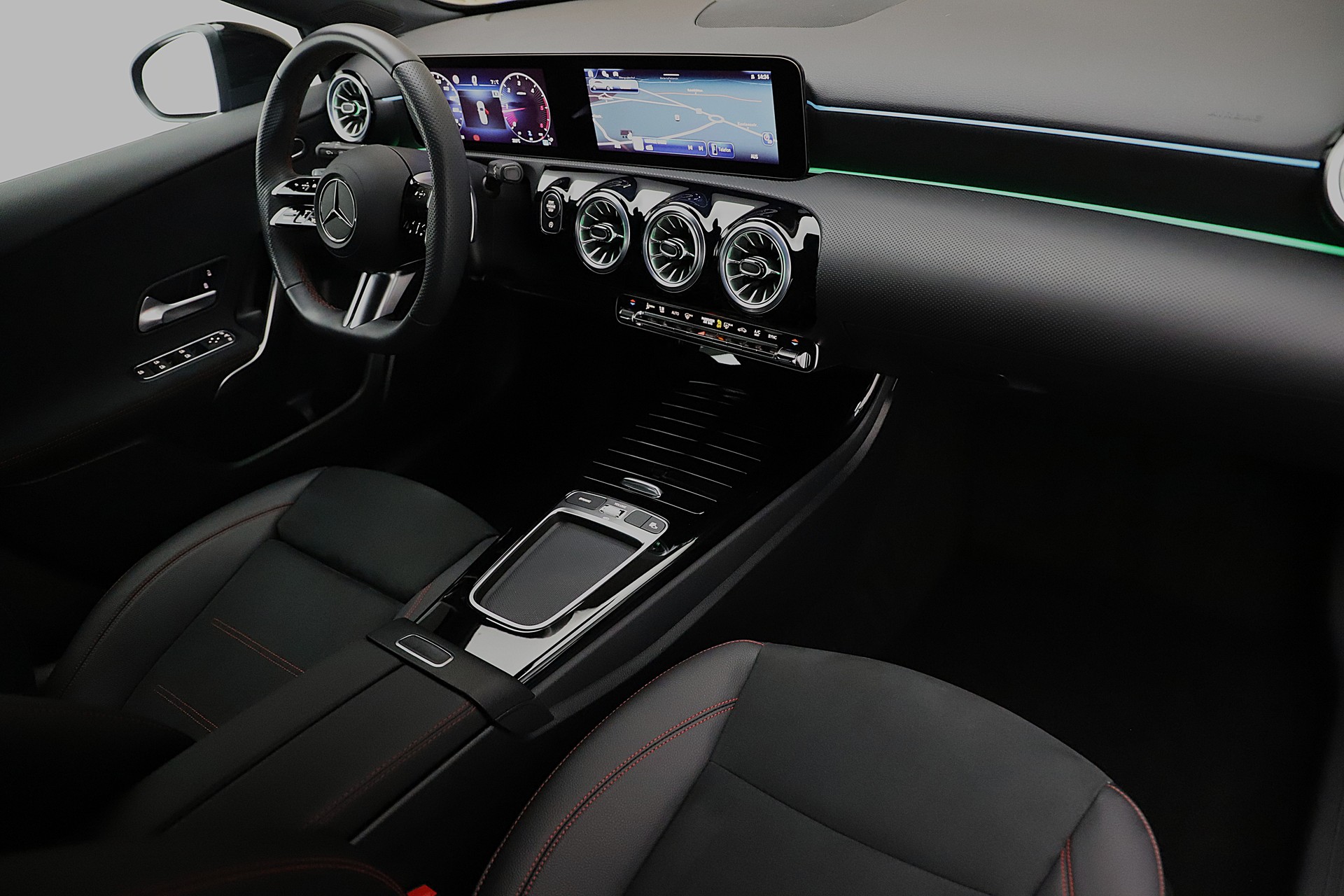 MERCEDES-BENZ A 200 d 8G-DCT AMG Line Advance Plus-image-6