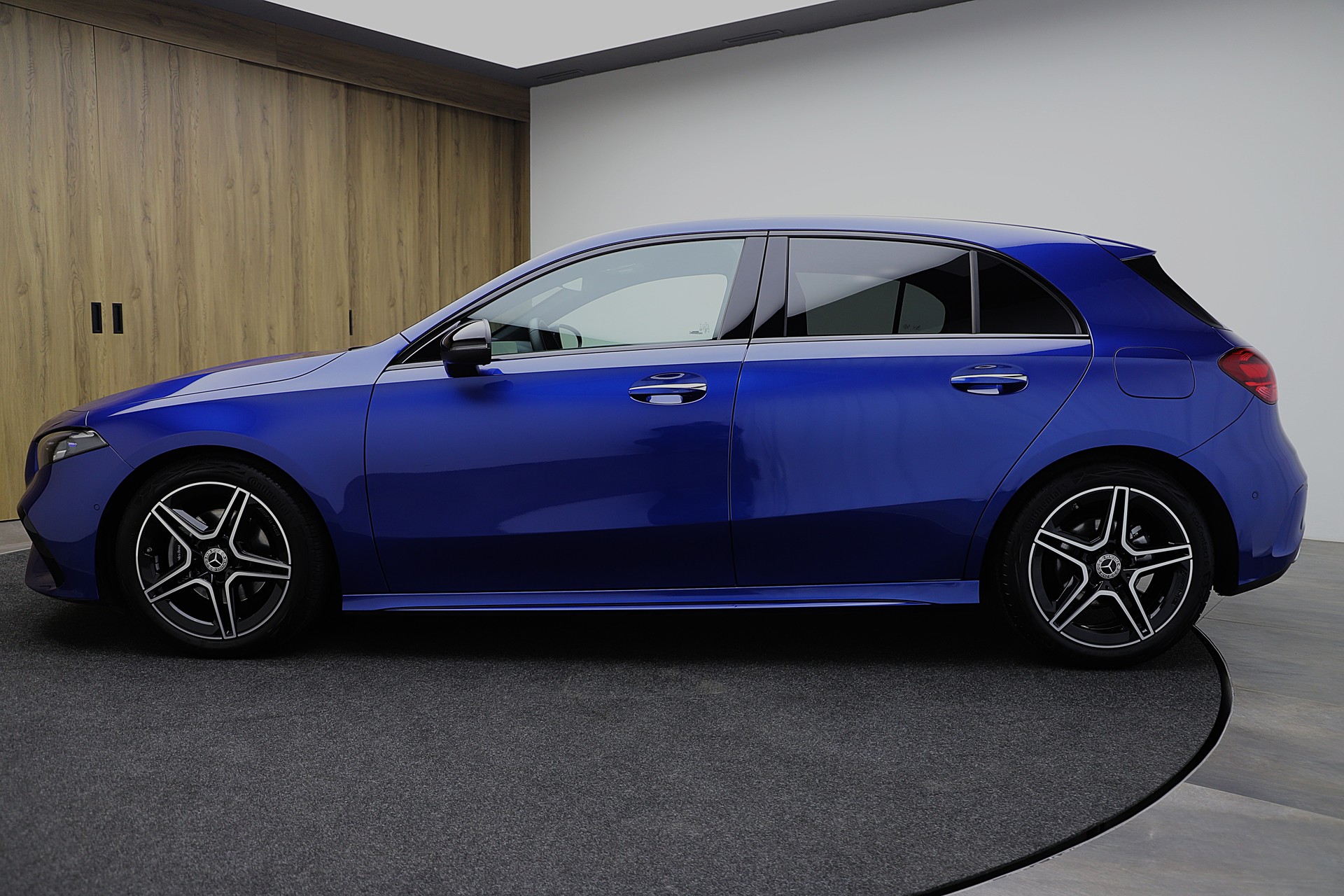 MERCEDES-BENZ A 200 d 8G-DCT AMG Line Advance Plus-image-2