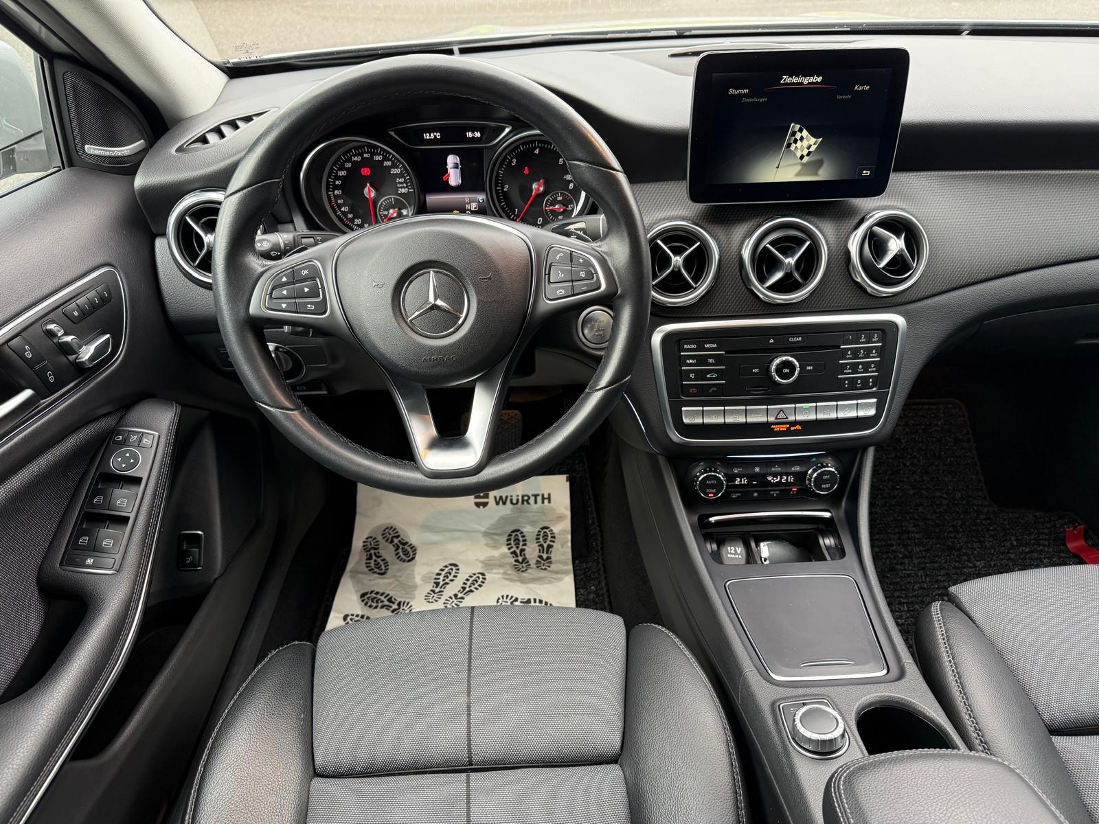 MERCEDES-BENZ GLA 200 d Swiss Star 4m-image-11