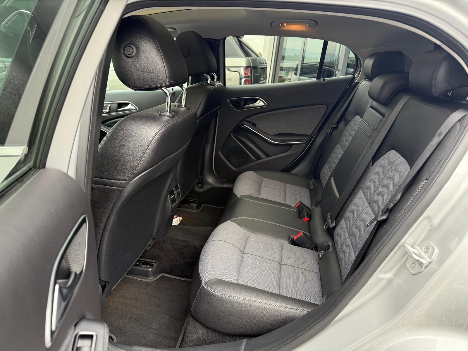 MERCEDES-BENZ GLA 200 d Swiss Star 4m-image-22