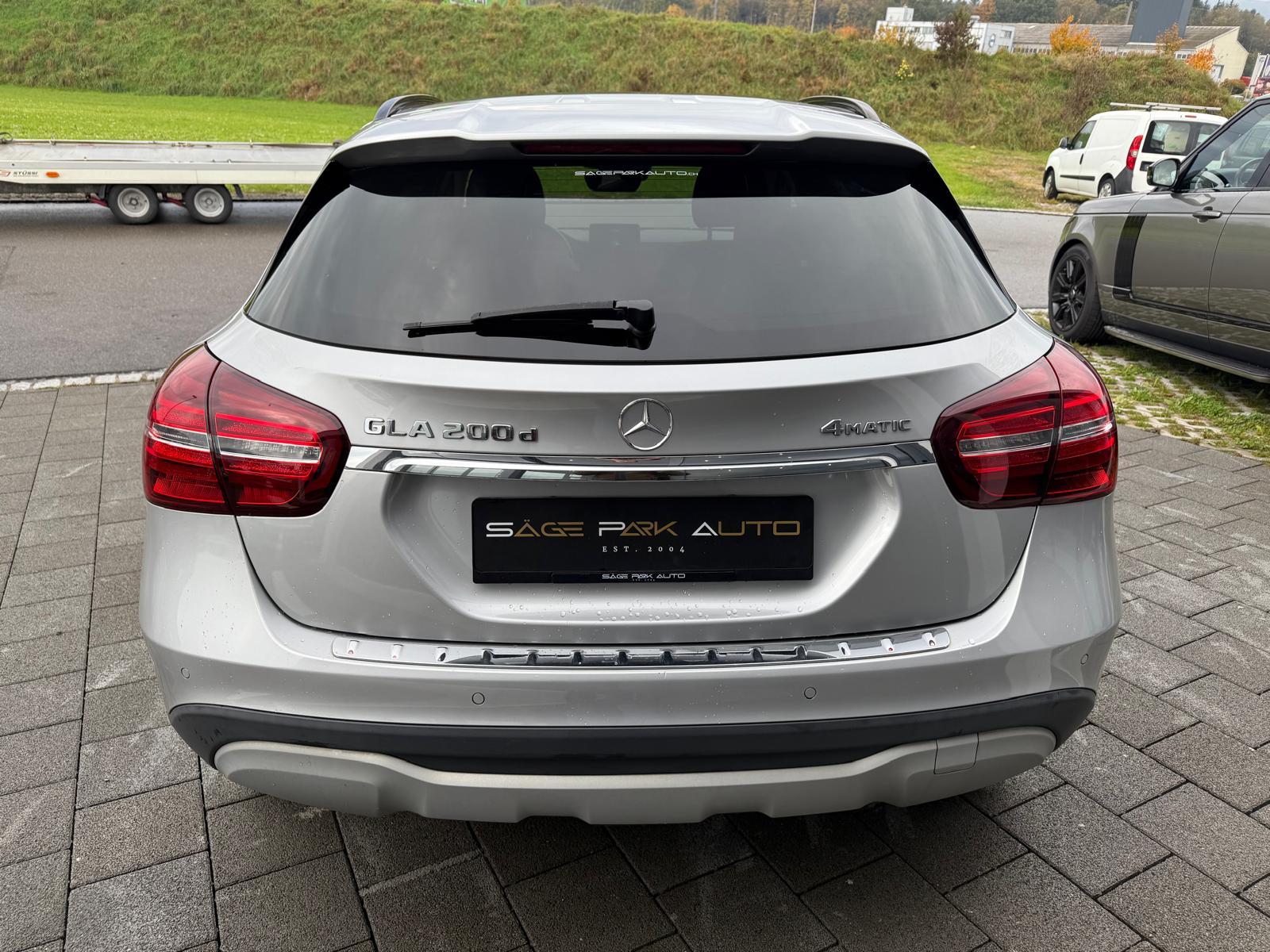 MERCEDES-BENZ GLA 200 d Swiss Star 4m-image-4