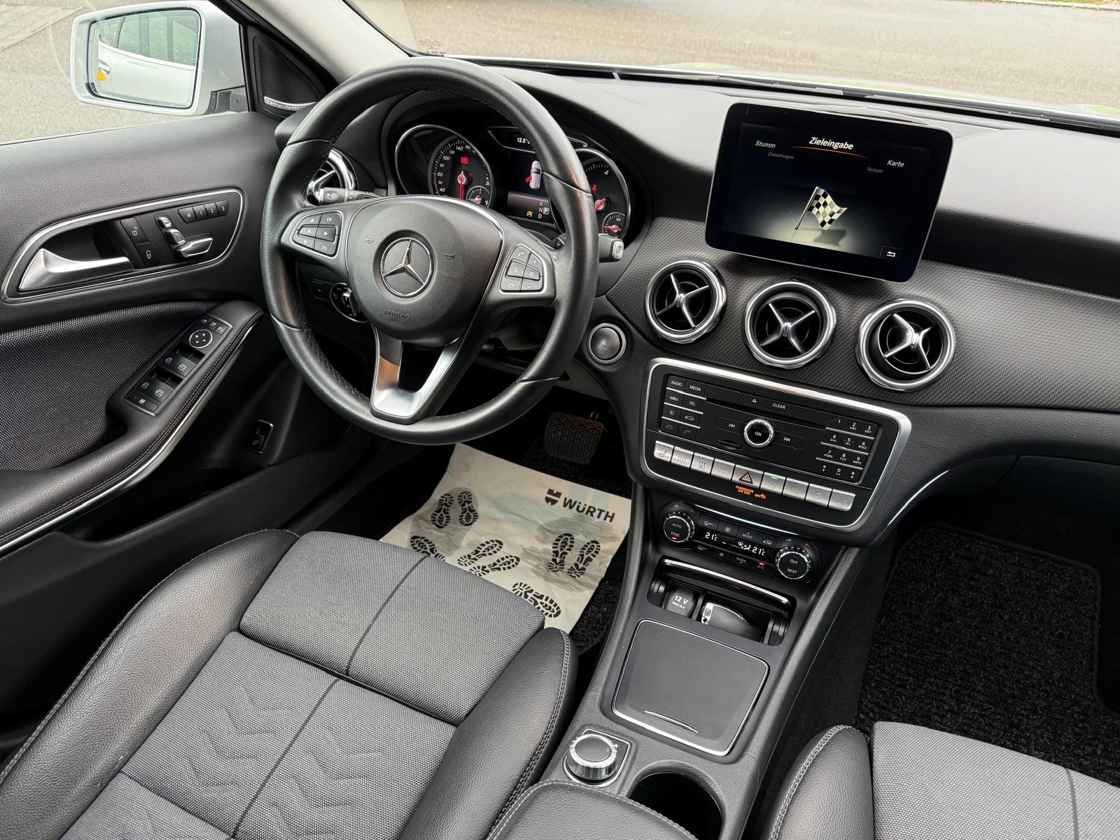 MERCEDES-BENZ GLA 200 d Swiss Star 4m-image-10