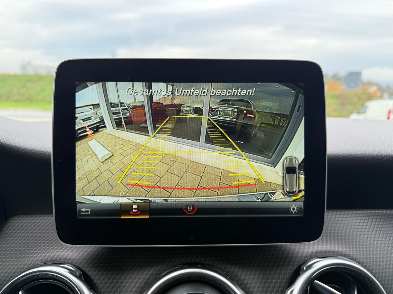 MERCEDES-BENZ GLA 200 d Swiss Star 4m-image-14