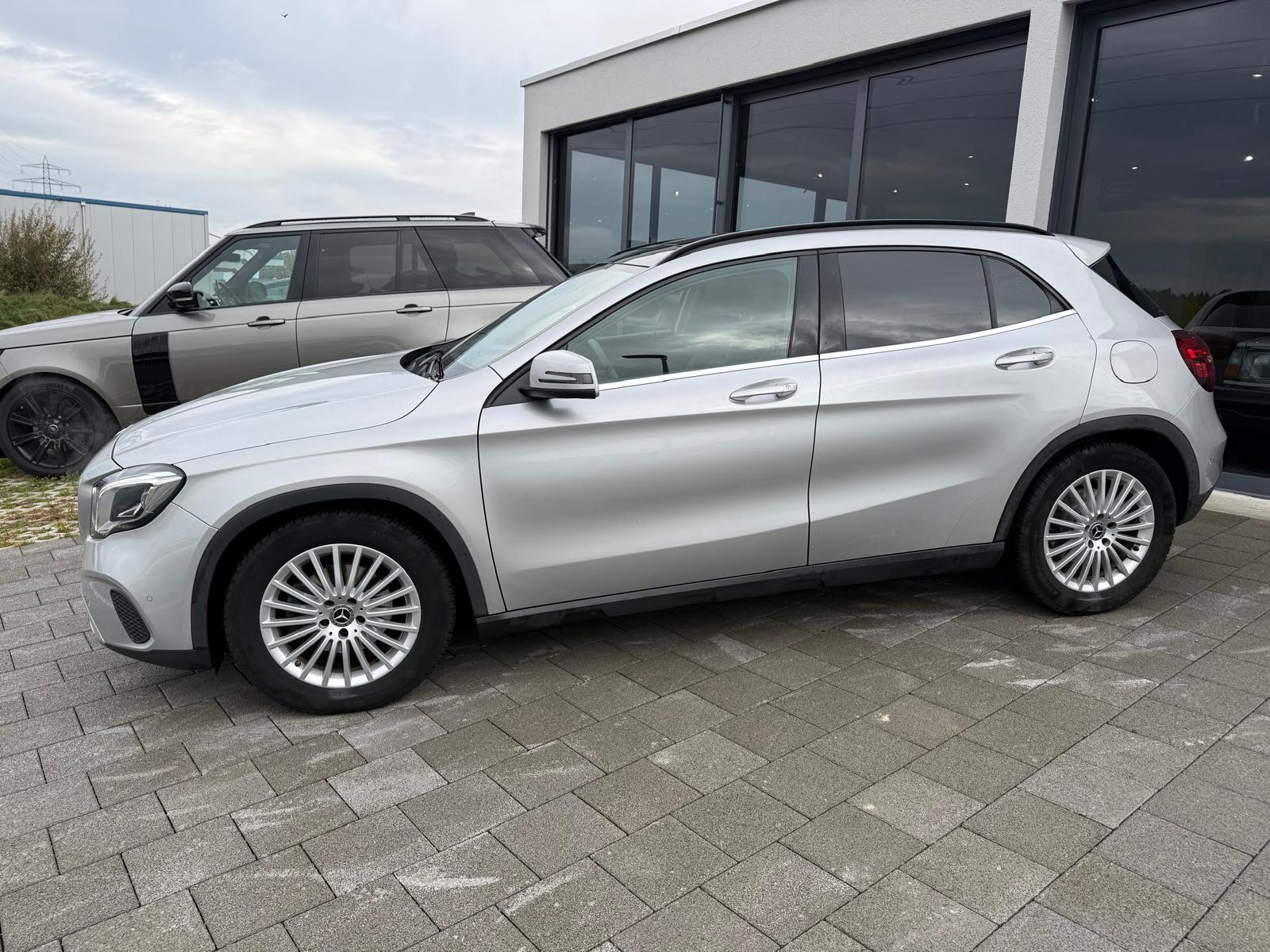MERCEDES-BENZ GLA 200 d Swiss Star 4m-image-25