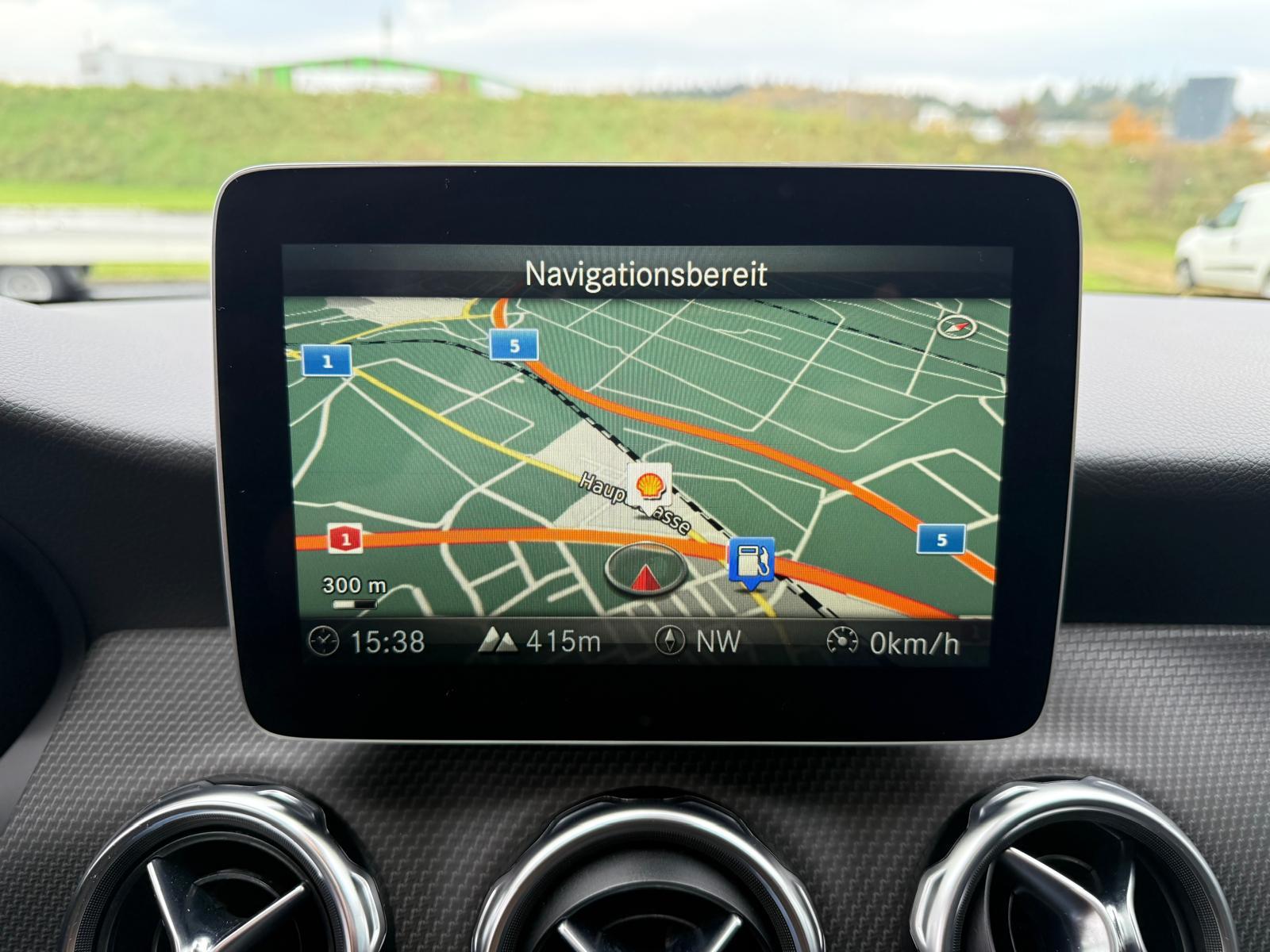 MERCEDES-BENZ GLA 200 d Swiss Star 4m-image-15