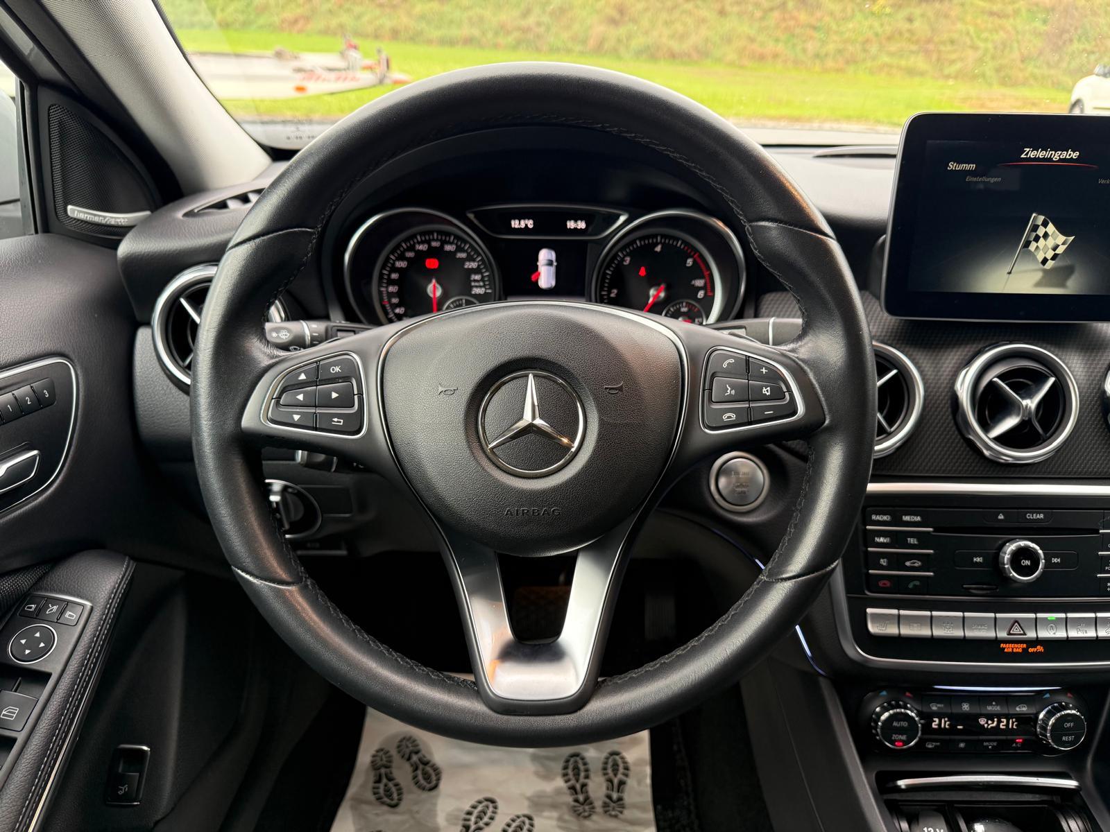 MERCEDES-BENZ GLA 200 d Swiss Star 4m-image-9