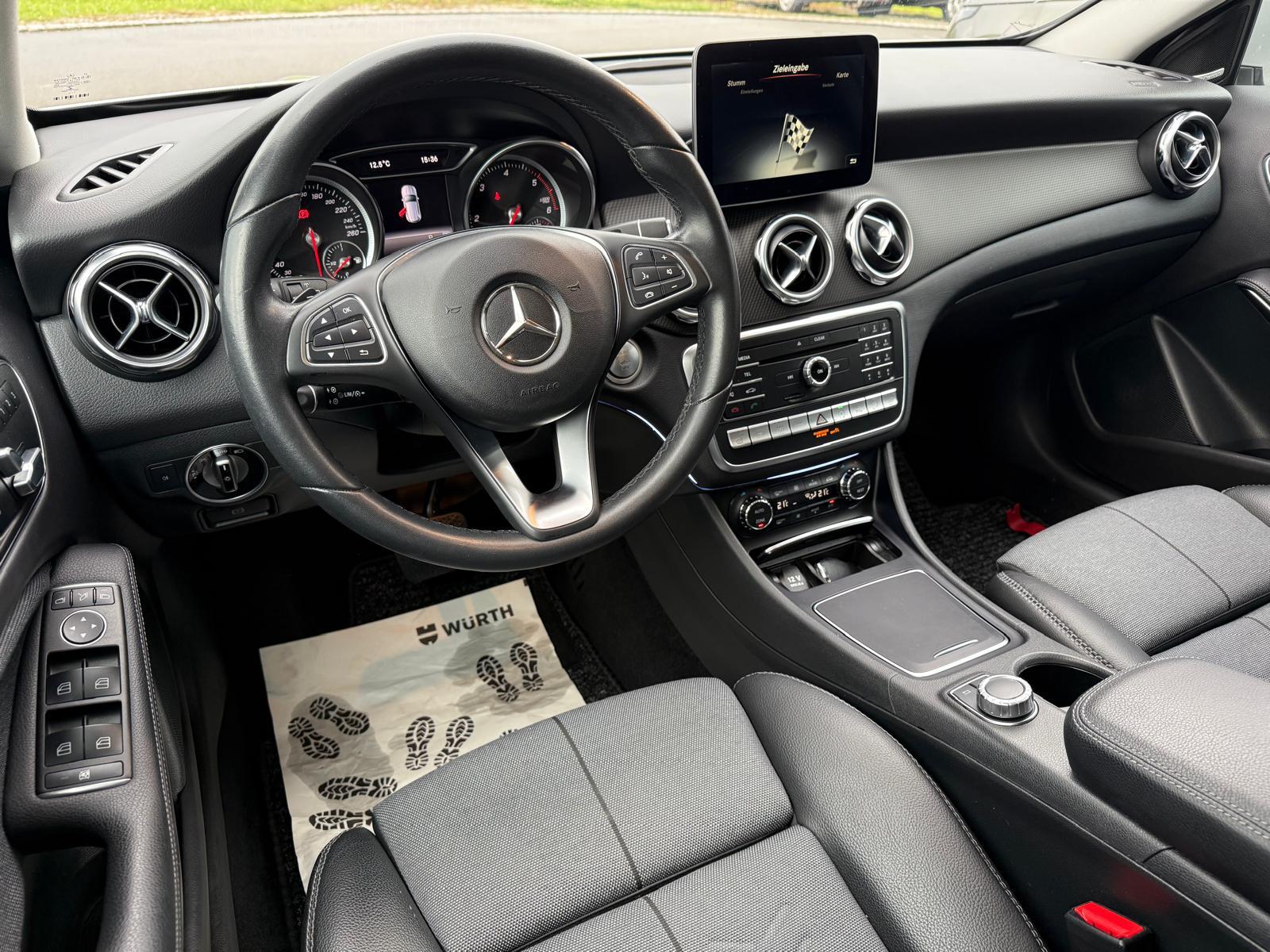 MERCEDES-BENZ GLA 200 d Swiss Star 4m-image-7