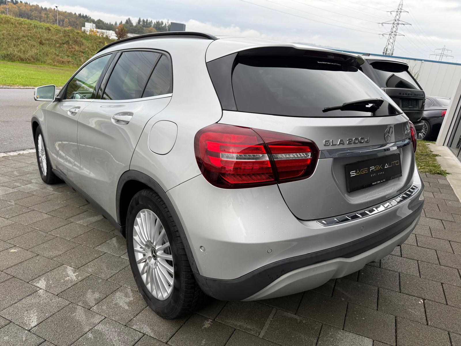MERCEDES-BENZ GLA 200 d Swiss Star 4m-image-5