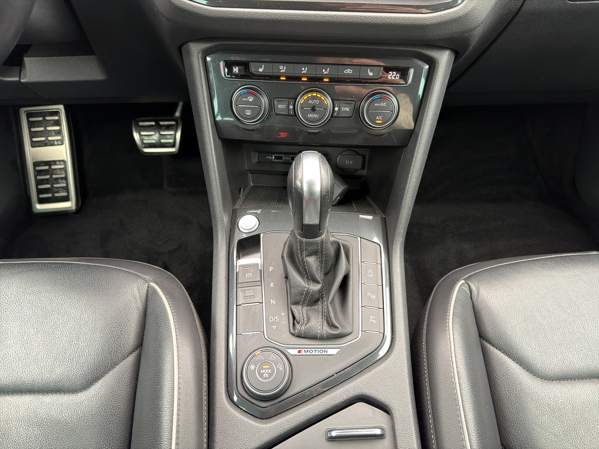 VW Tiguan 2.0TSI R-Line Highline 4Motion DSG-image-16