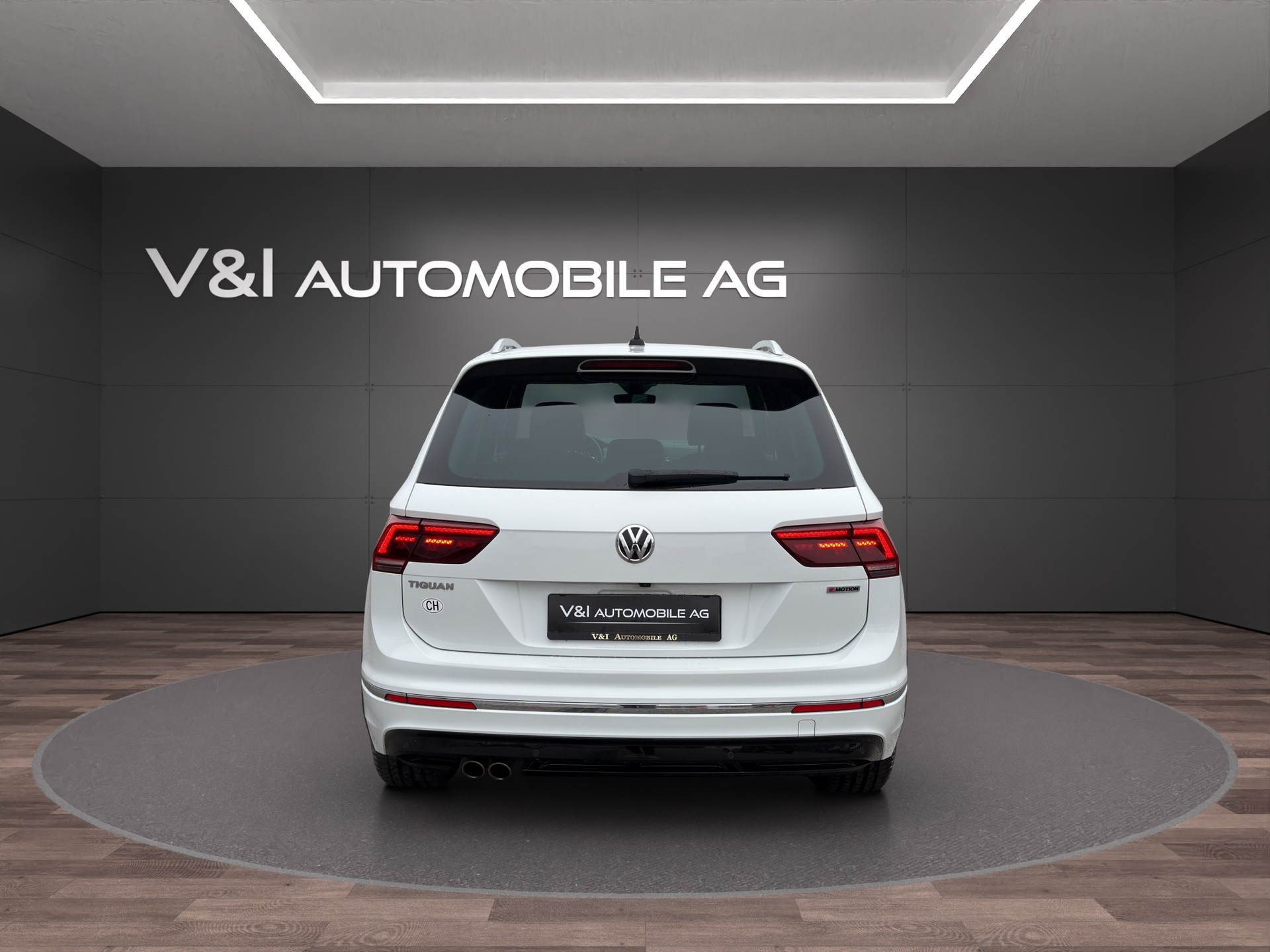 VW Tiguan 2.0TSI R-Line Highline 4Motion DSG-image-5