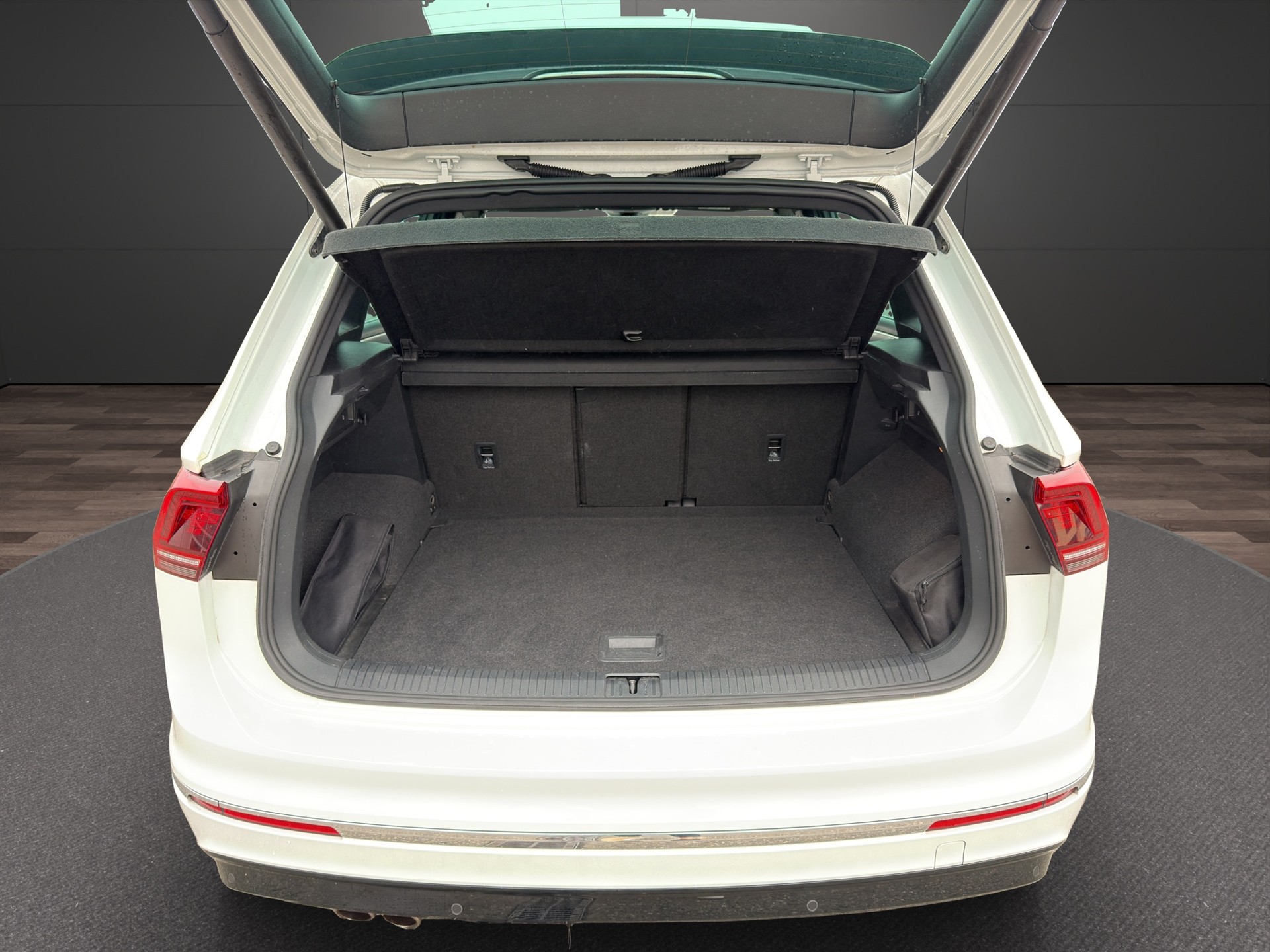 VW Tiguan 2.0TSI R-Line Highline 4Motion DSG-image-23
