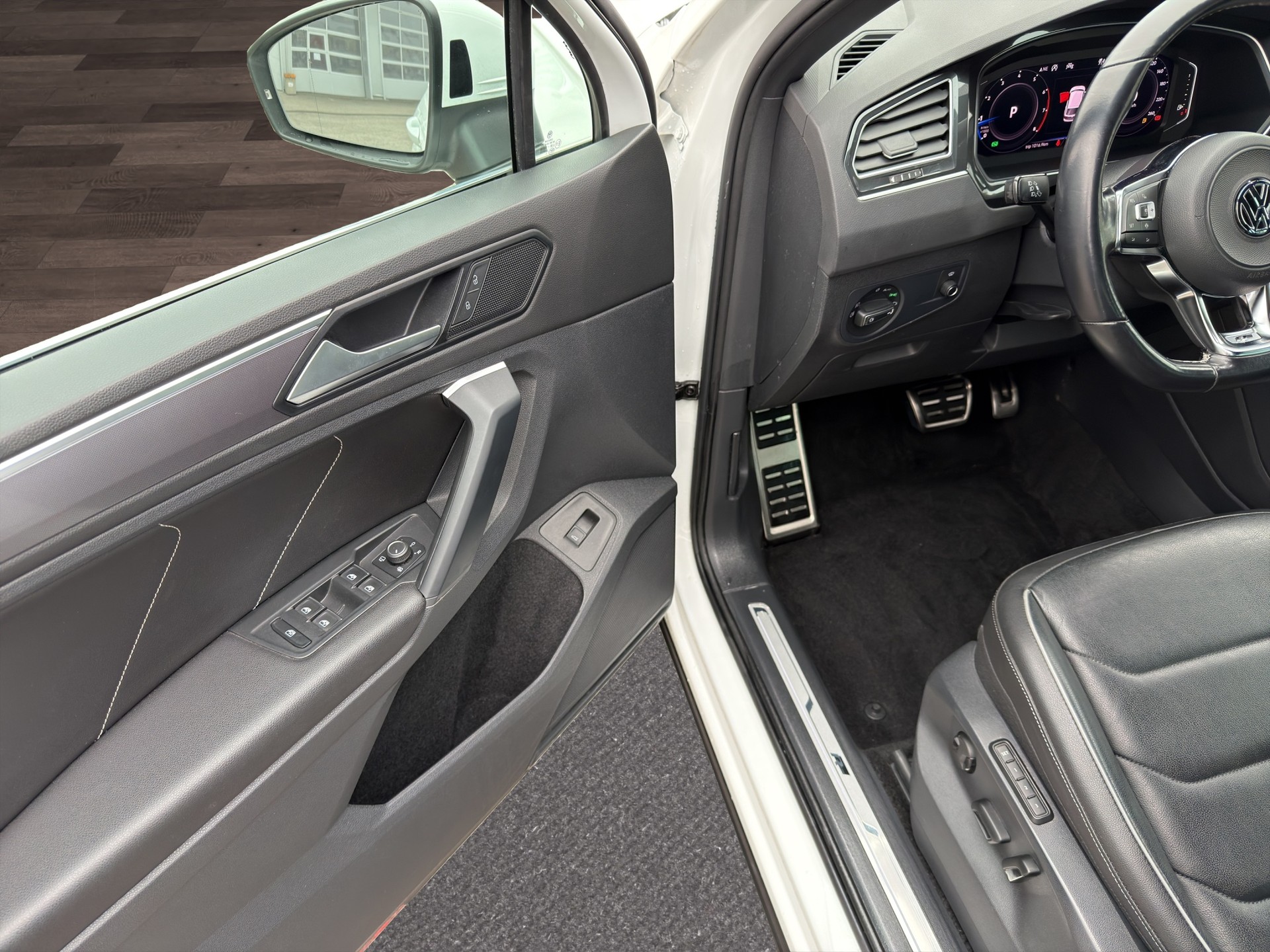 VW Tiguan 2.0TSI R-Line Highline 4Motion DSG-image-19