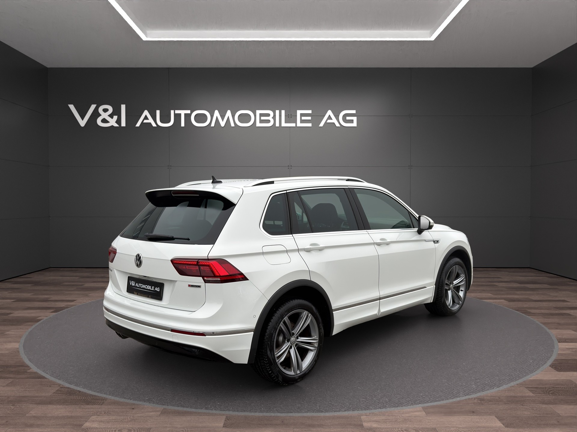 VW Tiguan 2.0TSI R-Line Highline 4Motion DSG-image-4