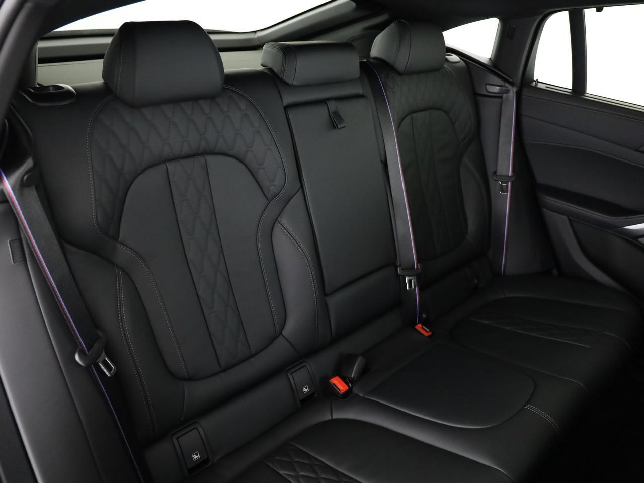 BMW X6 xDrive 48V M60i M Sport Pro Steptronic-image-15