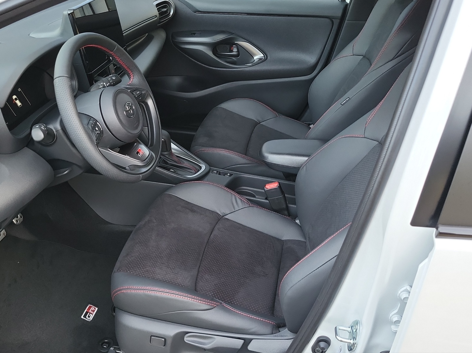 TOYOTA Yaris 1.5 VVT-i HSD GR Sport-image-12