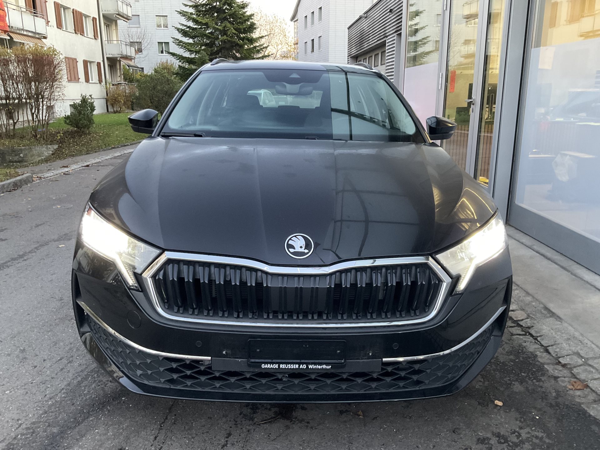 SKODA Octavia Combi 1.5 TSI mHEV 110 kW Selection *** ANHÄNGERKUPPLUNG & PANORAMADACH ***-image-1