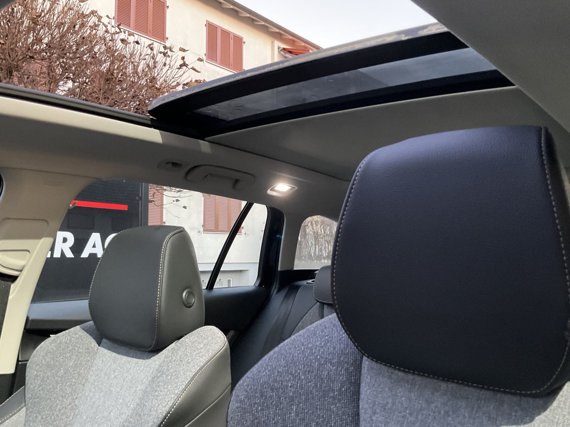 SKODA Octavia Combi 1.5 TSI mHEV 110 kW Selection *** ANHÄNGERKUPPLUNG & PANORAMADACH ***-image-8