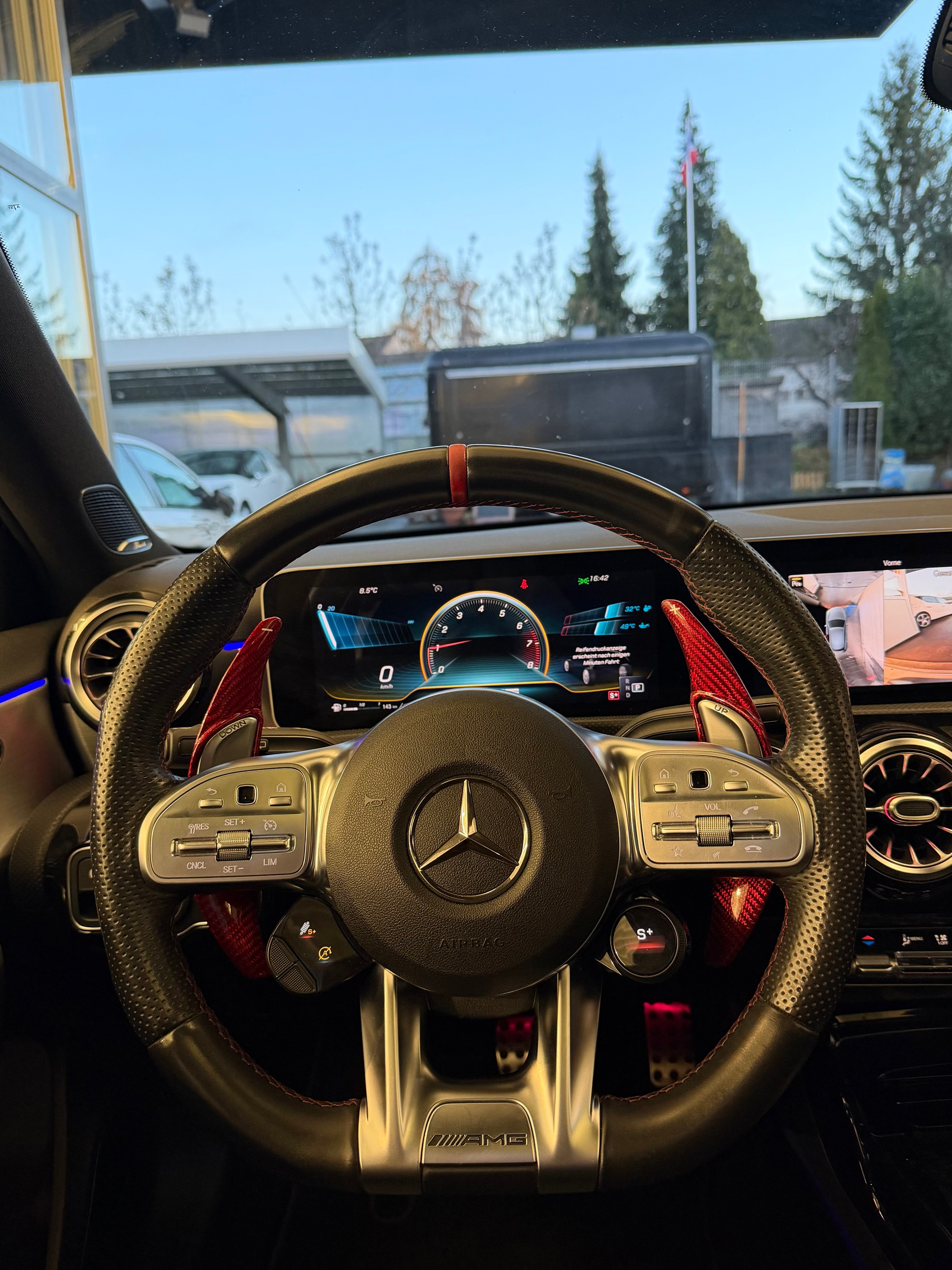 MERCEDES-BENZ A 35 AMG 4Matic Speedshift-image-11