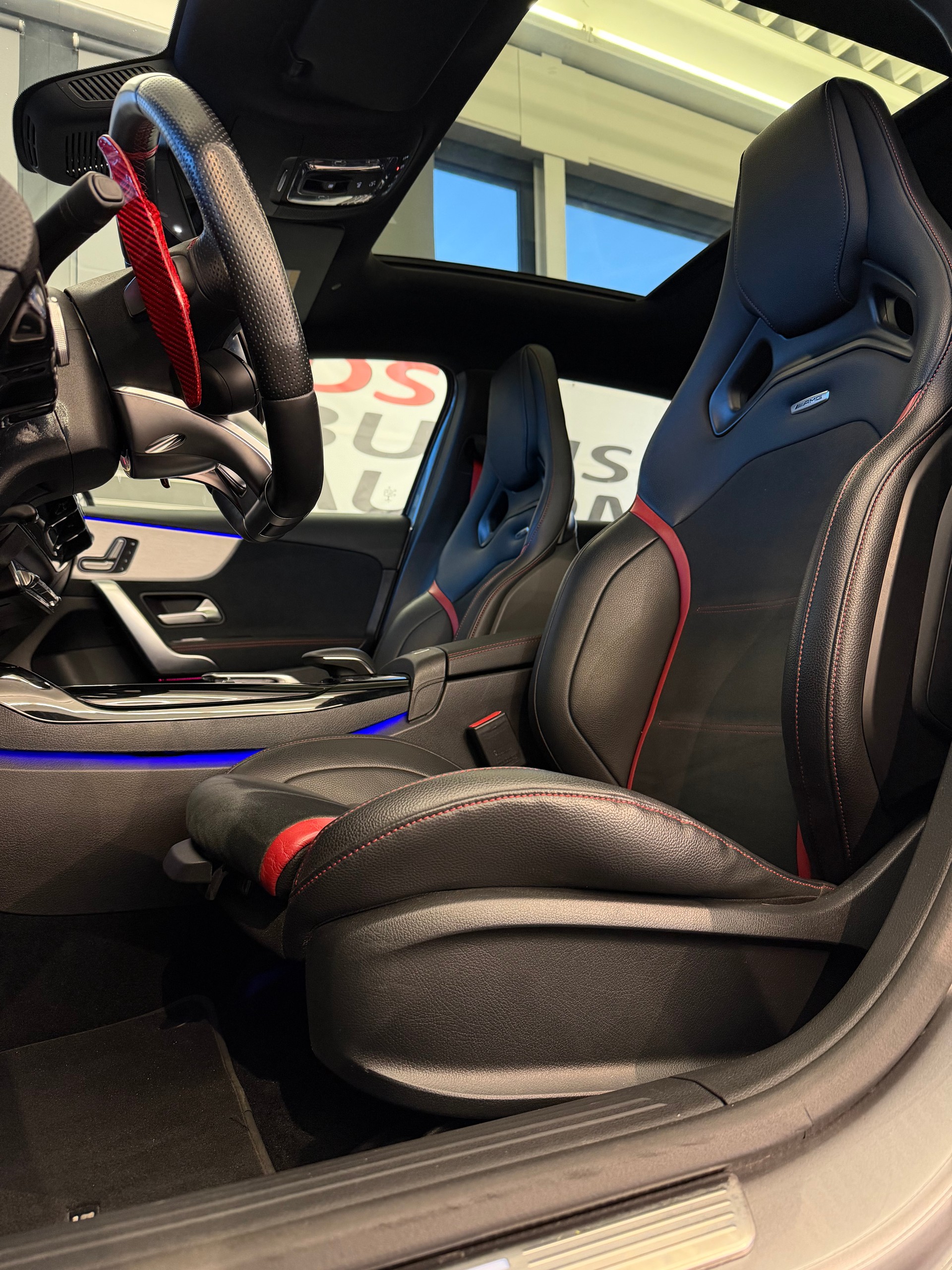 MERCEDES-BENZ A 35 AMG 4Matic Speedshift-image-6