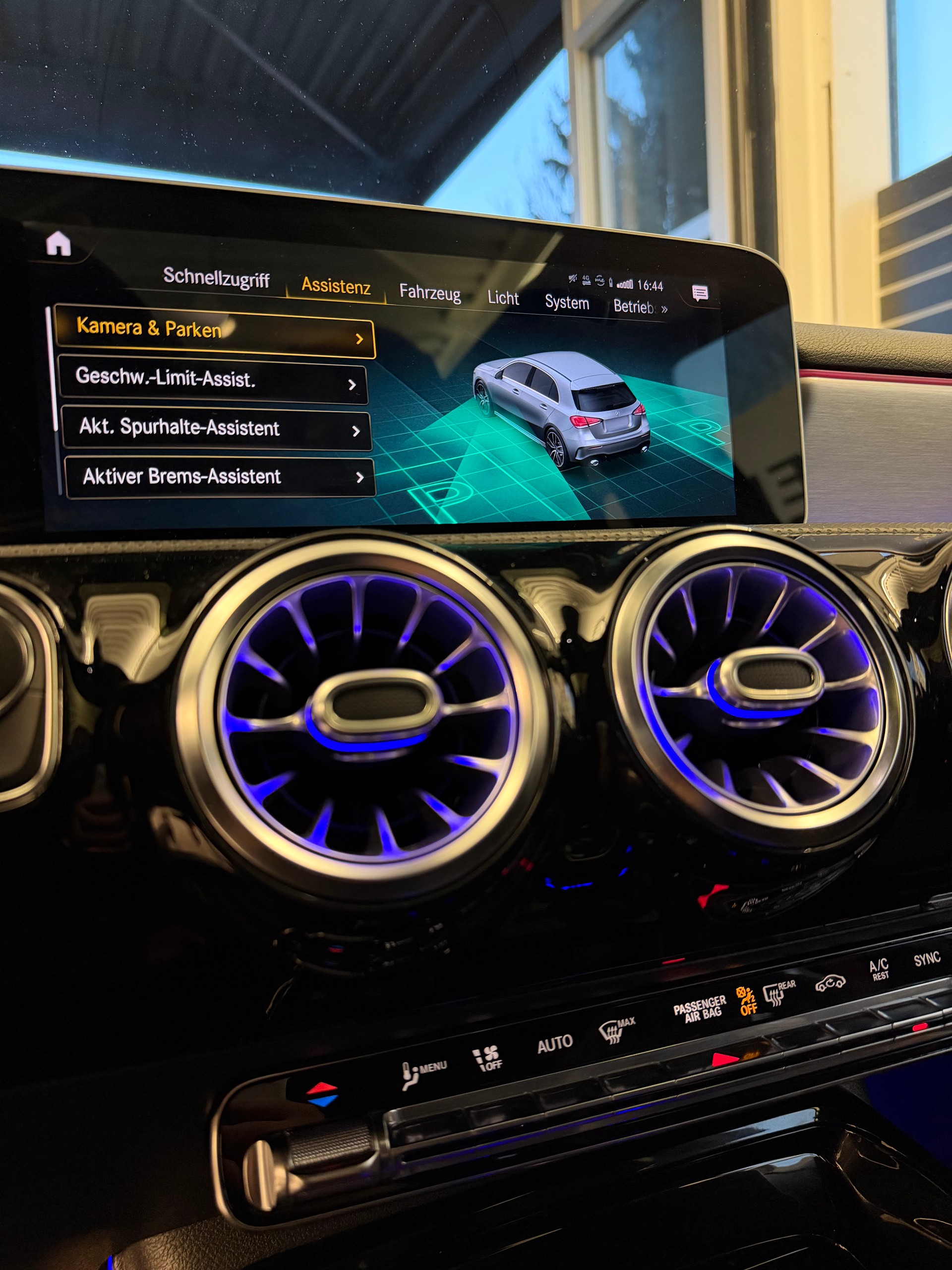 MERCEDES-BENZ A 35 AMG 4Matic Speedshift-image-14