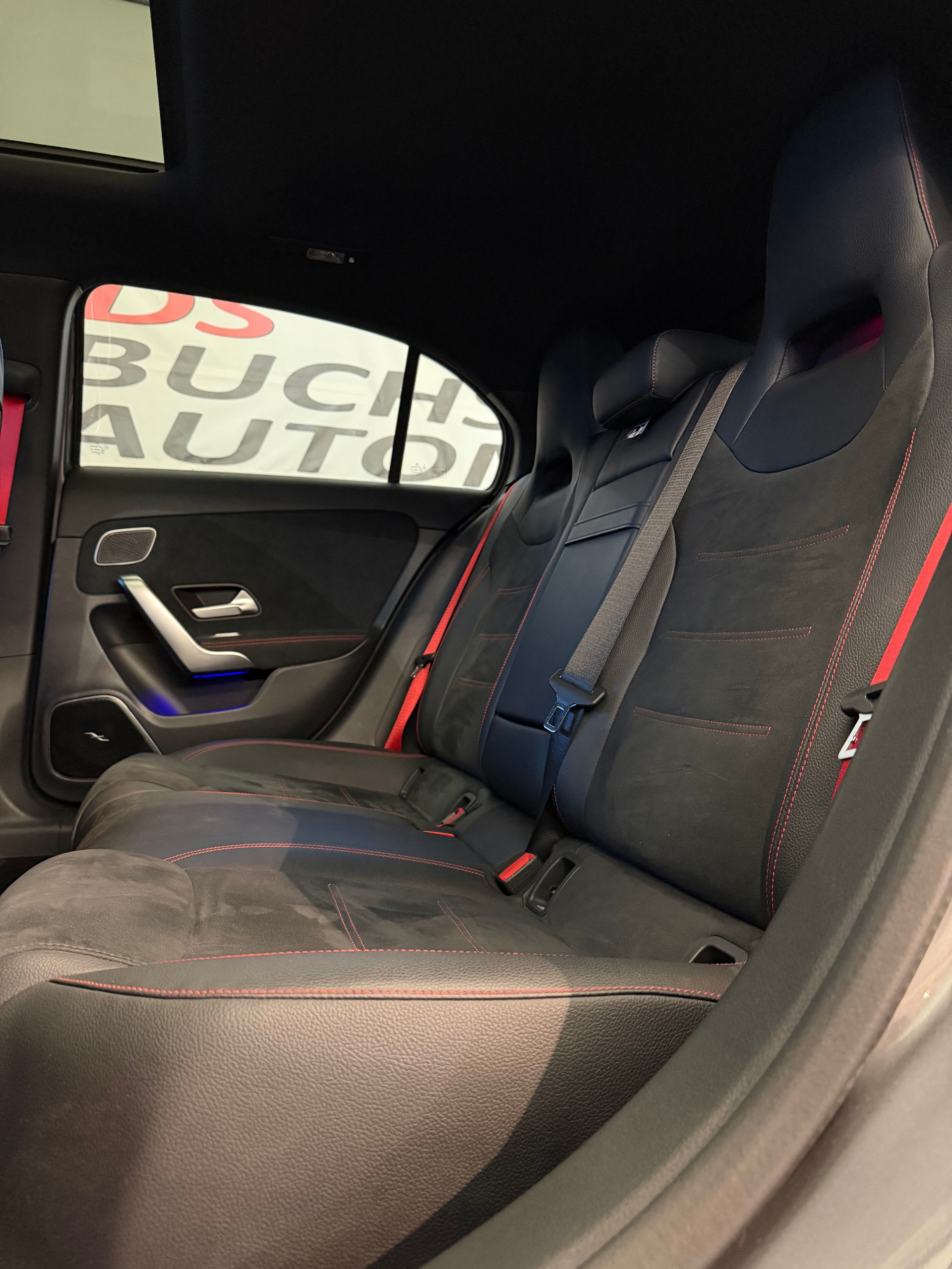 MERCEDES-BENZ A 35 AMG 4Matic Speedshift-image-7