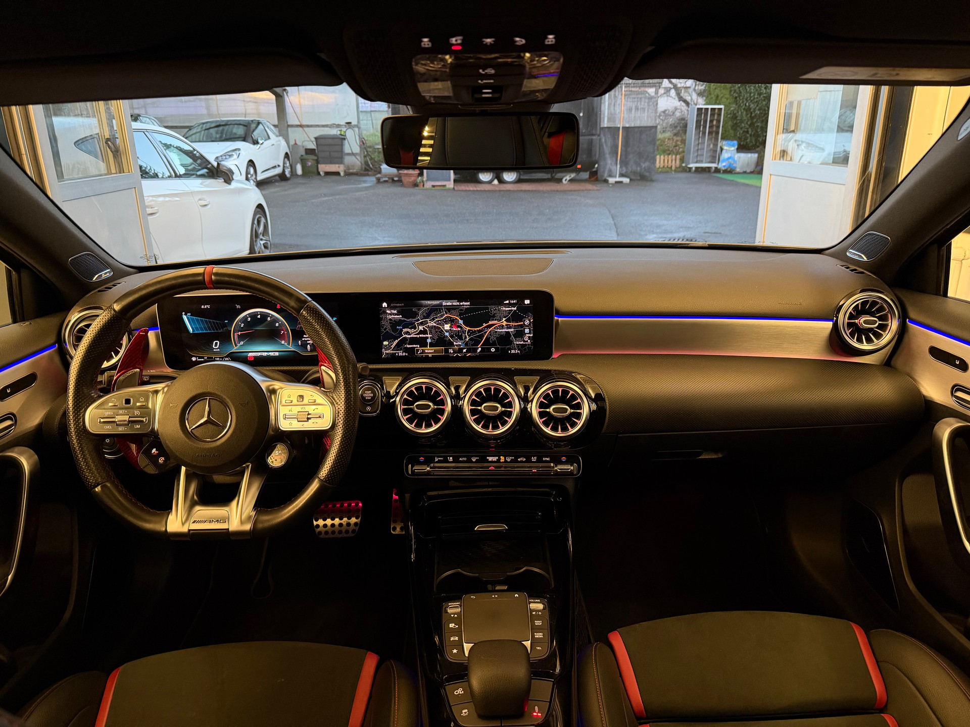 MERCEDES-BENZ A 35 AMG 4Matic Speedshift-image-9