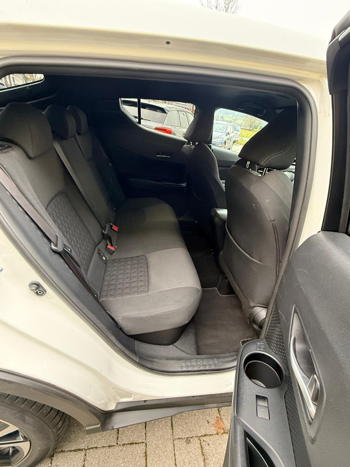 TOYOTA C-HR 2.0 HSD CVT Trend-image-11