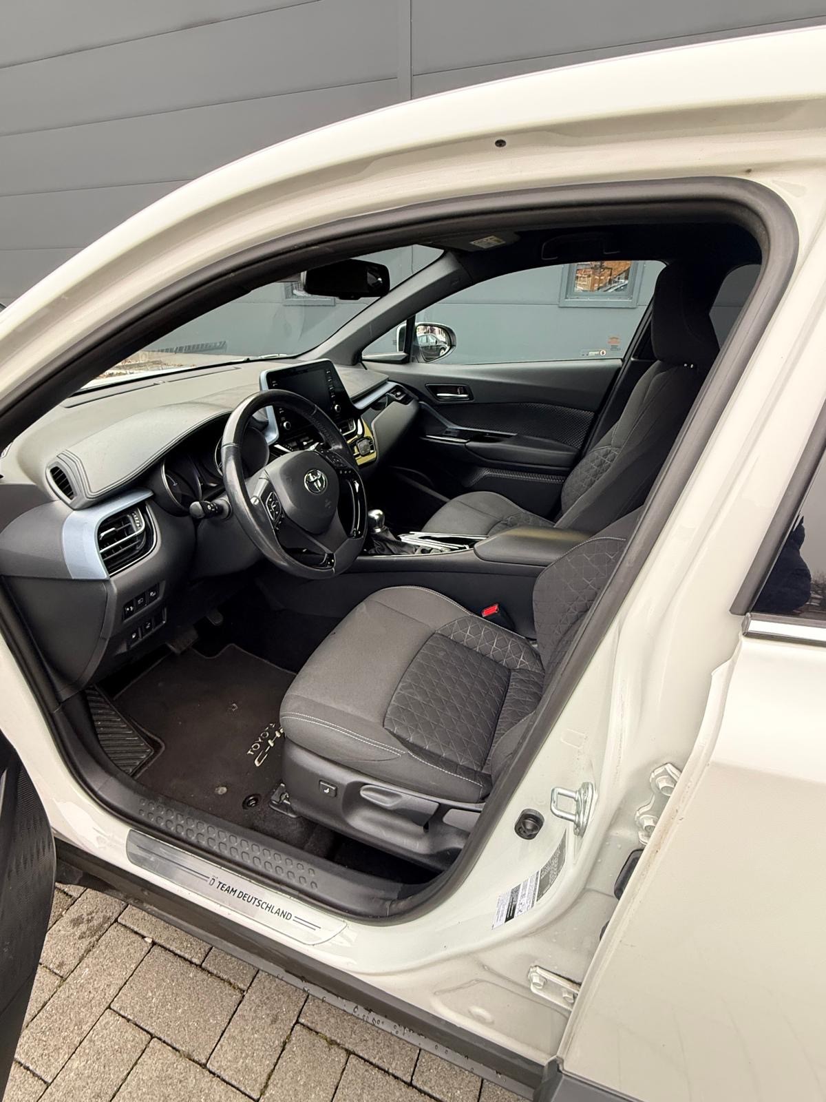 TOYOTA C-HR 2.0 HSD CVT Trend-image-9
