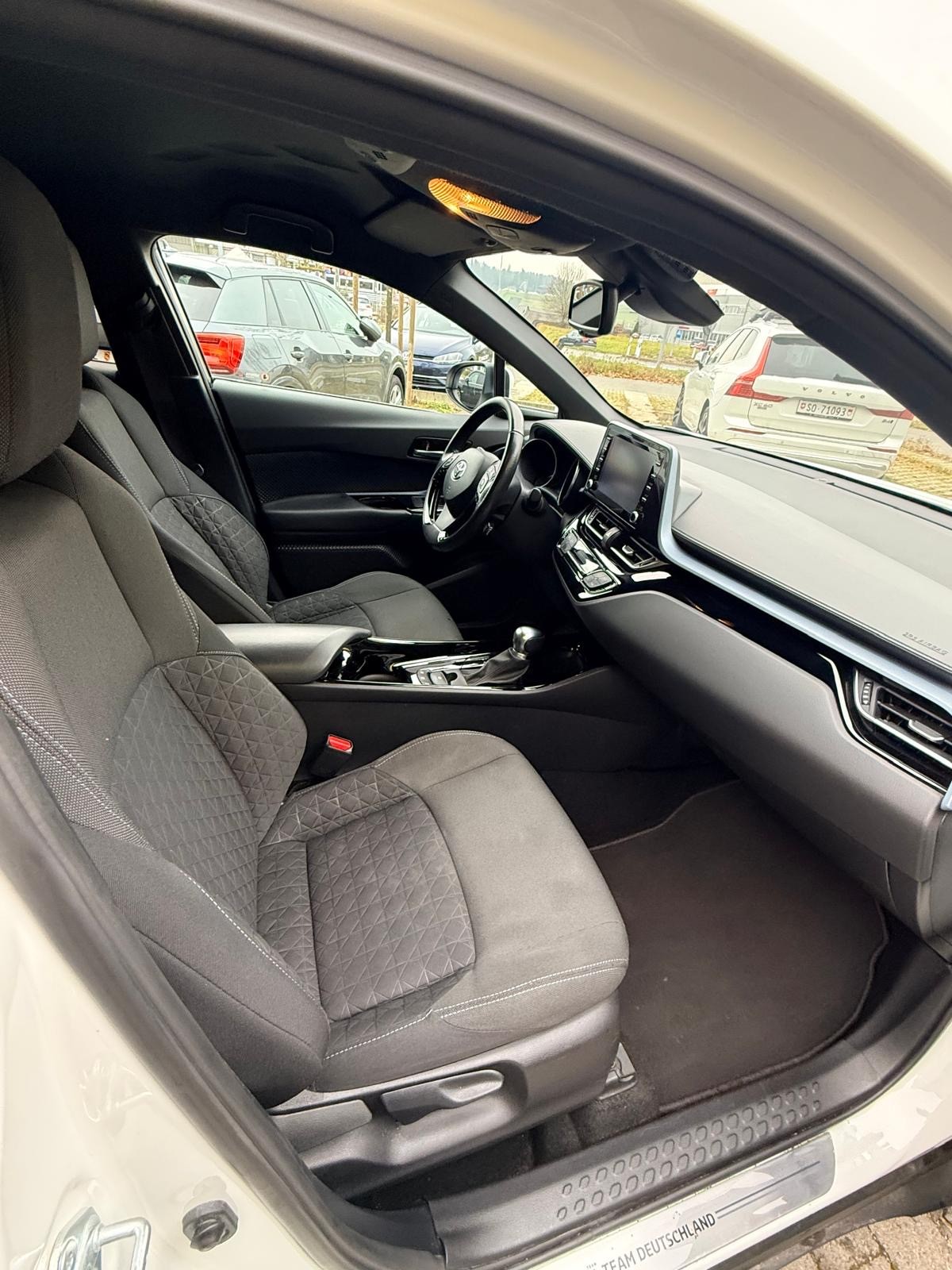 TOYOTA C-HR 2.0 HSD CVT Trend-image-10