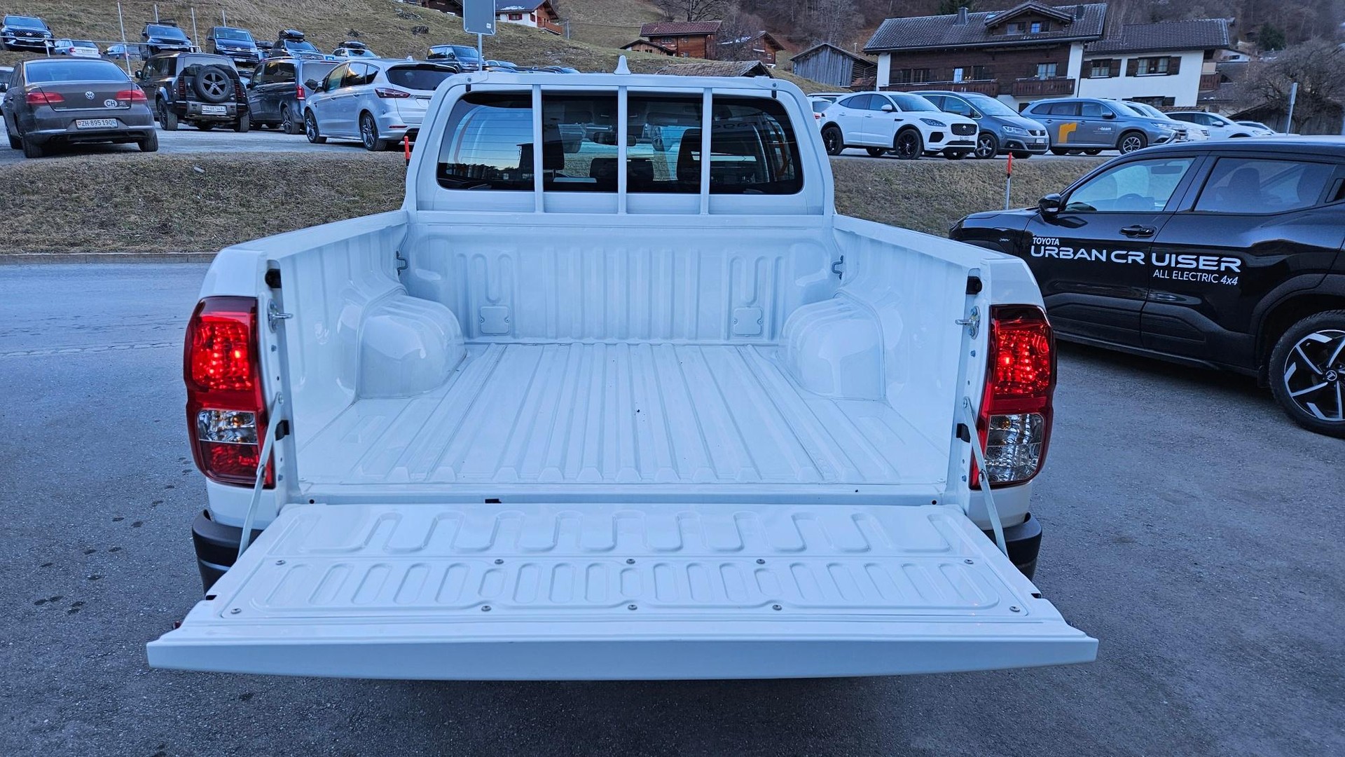 TOYOTA Hilux Double Cab.-Pick-up 2.8 D-4D 204 Comfort-image-4