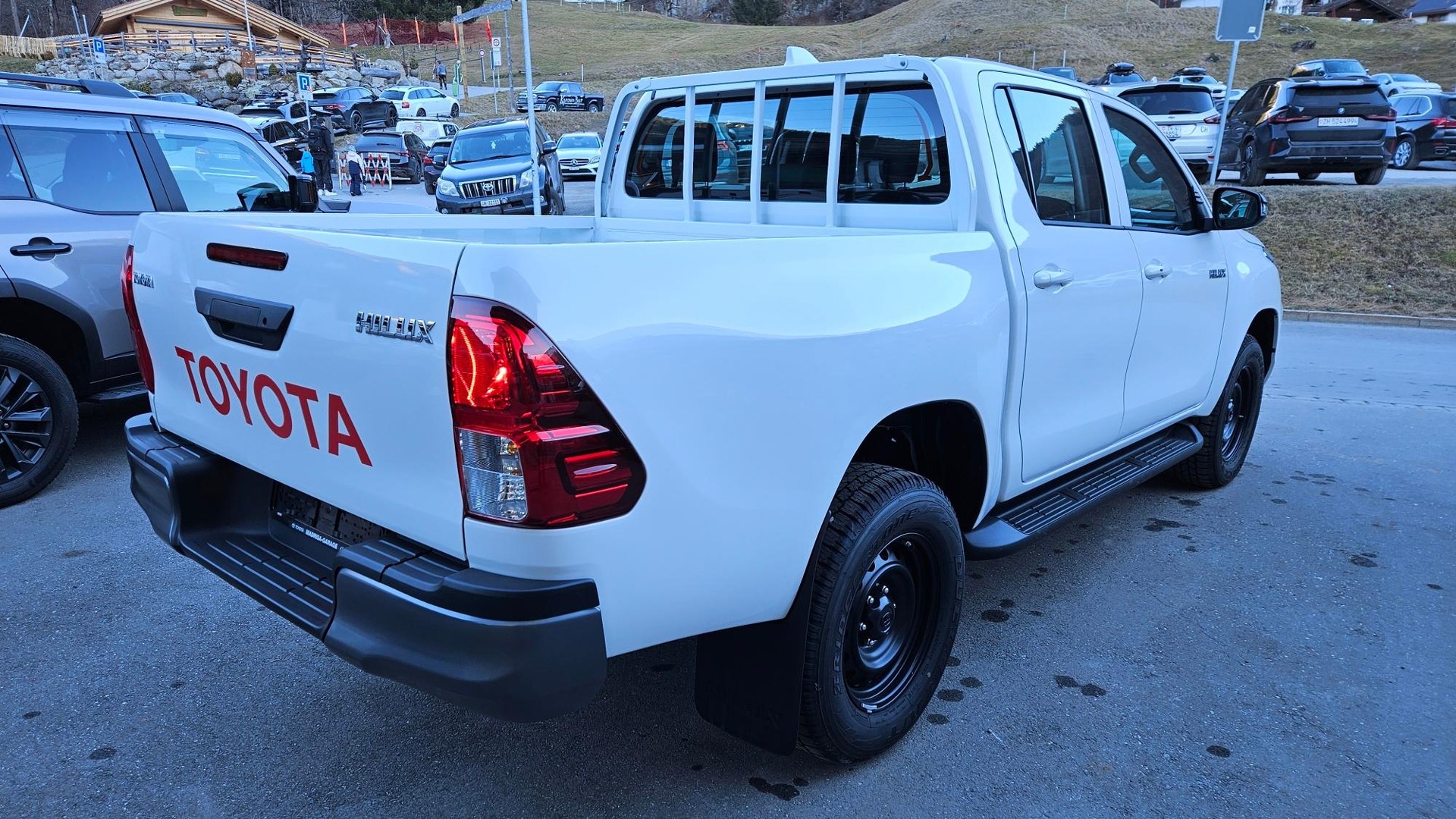 TOYOTA Hilux Double Cab.-Pick-up 2.8 D-4D 204 Comfort-image-2