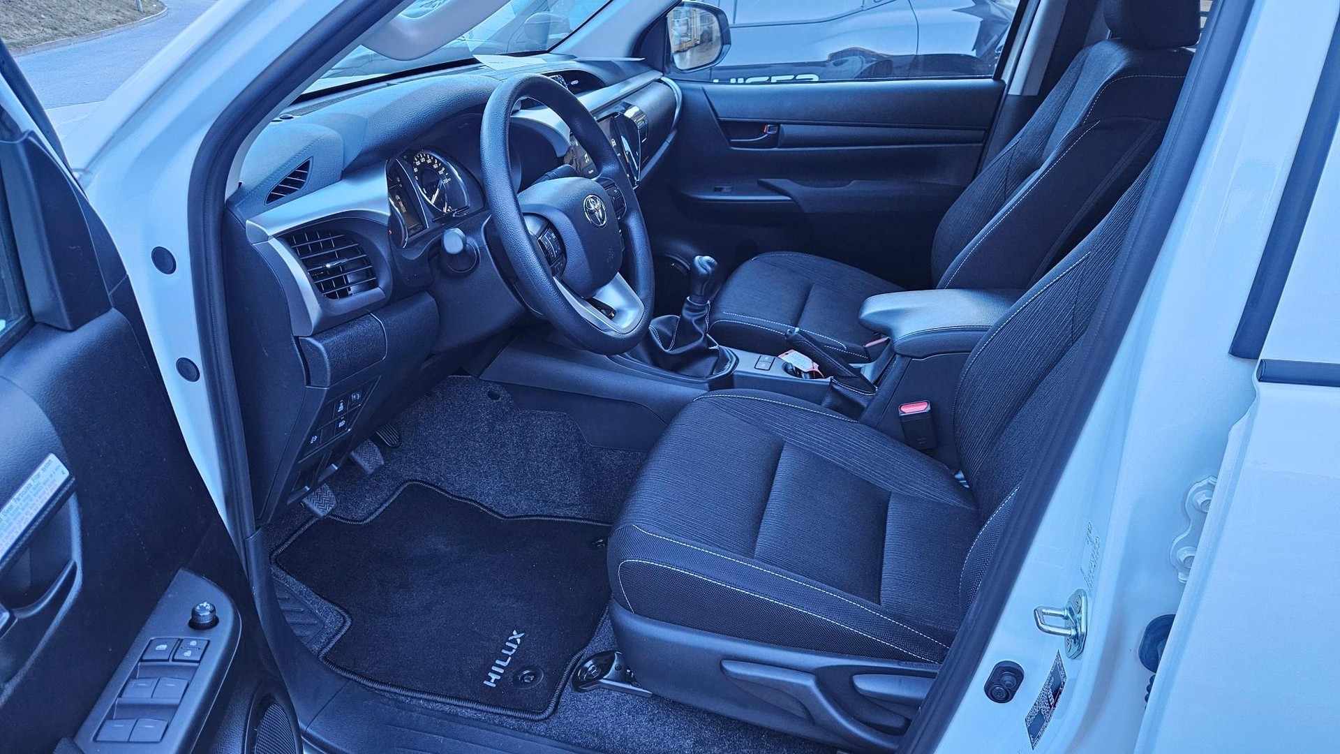 TOYOTA Hilux Double Cab.-Pick-up 2.8 D-4D 204 Comfort-image-6