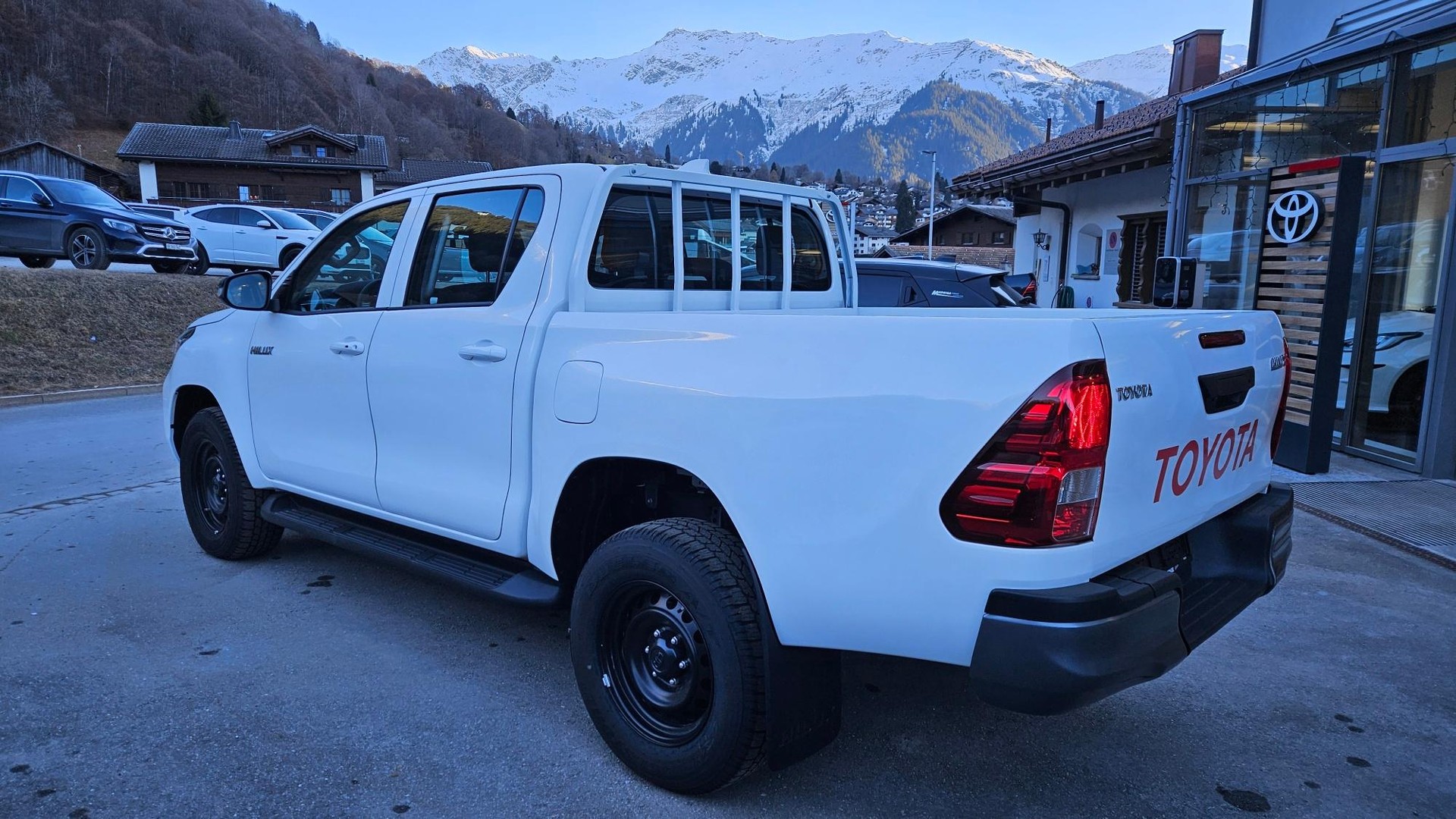 TOYOTA Hilux Double Cab.-Pick-up 2.8 D-4D 204 Comfort-image-3