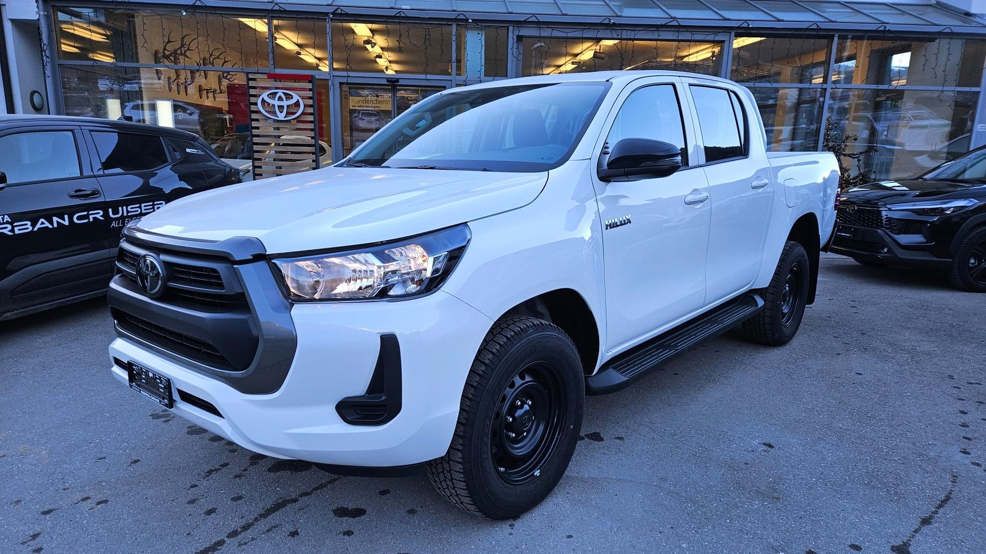 TOYOTA Hilux Double Cab.-Pick-up 2.8 D-4D 204 Comfort-image-0