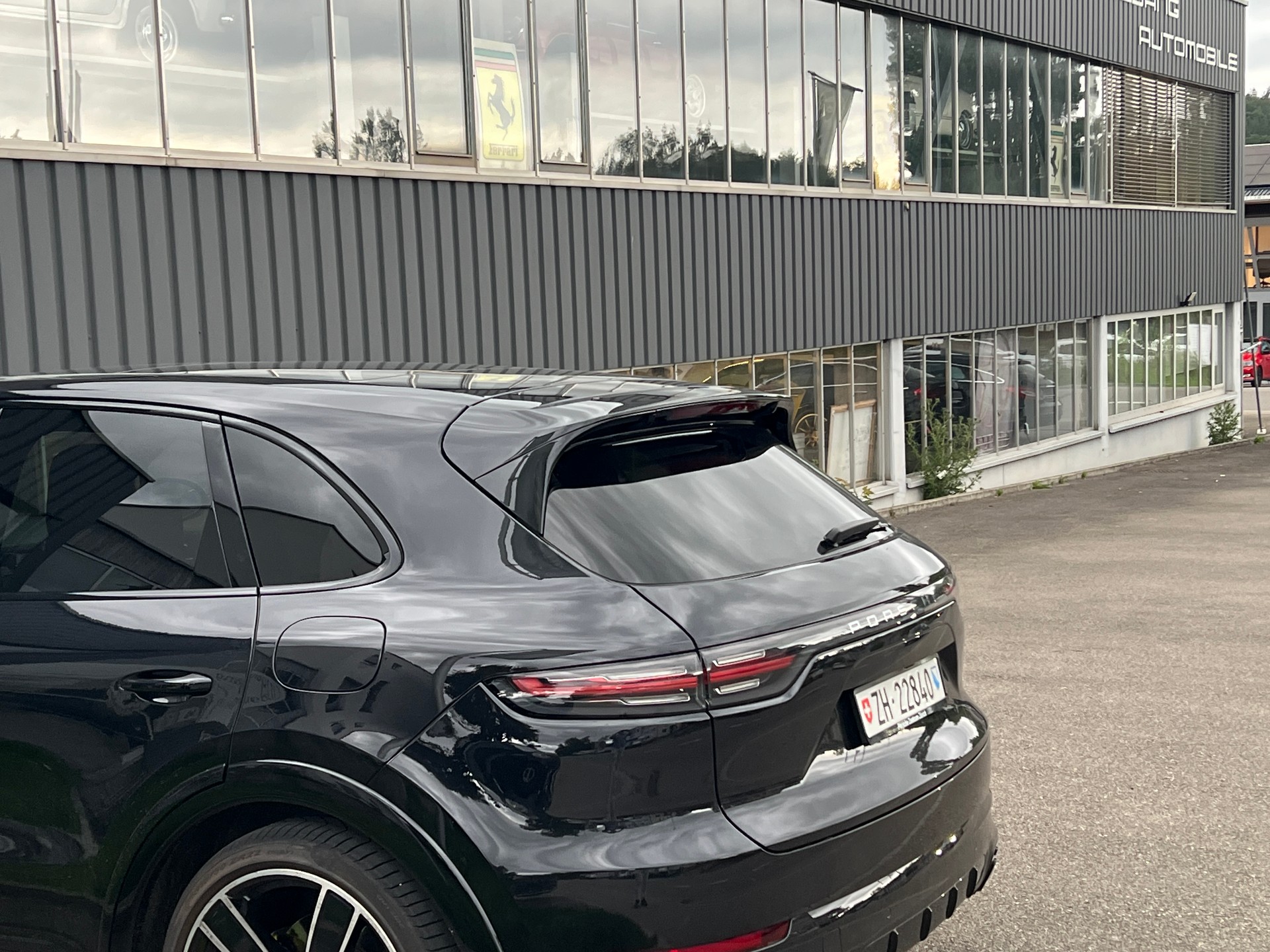 PORSCHE Cayenne E-Hybrid-image-4
