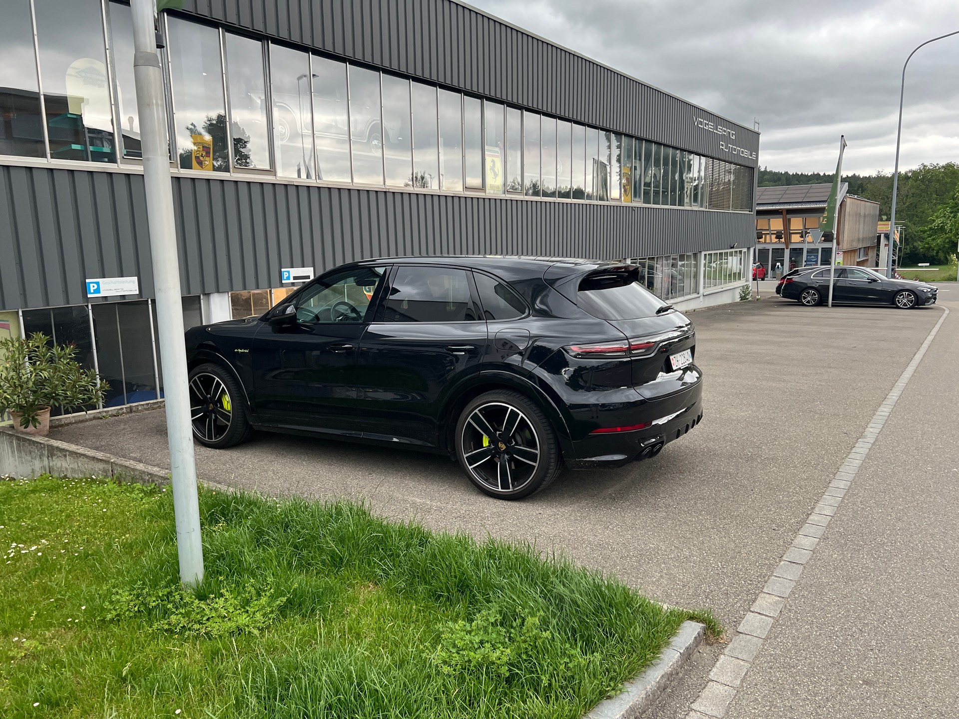 PORSCHE Cayenne E-Hybrid-image-6