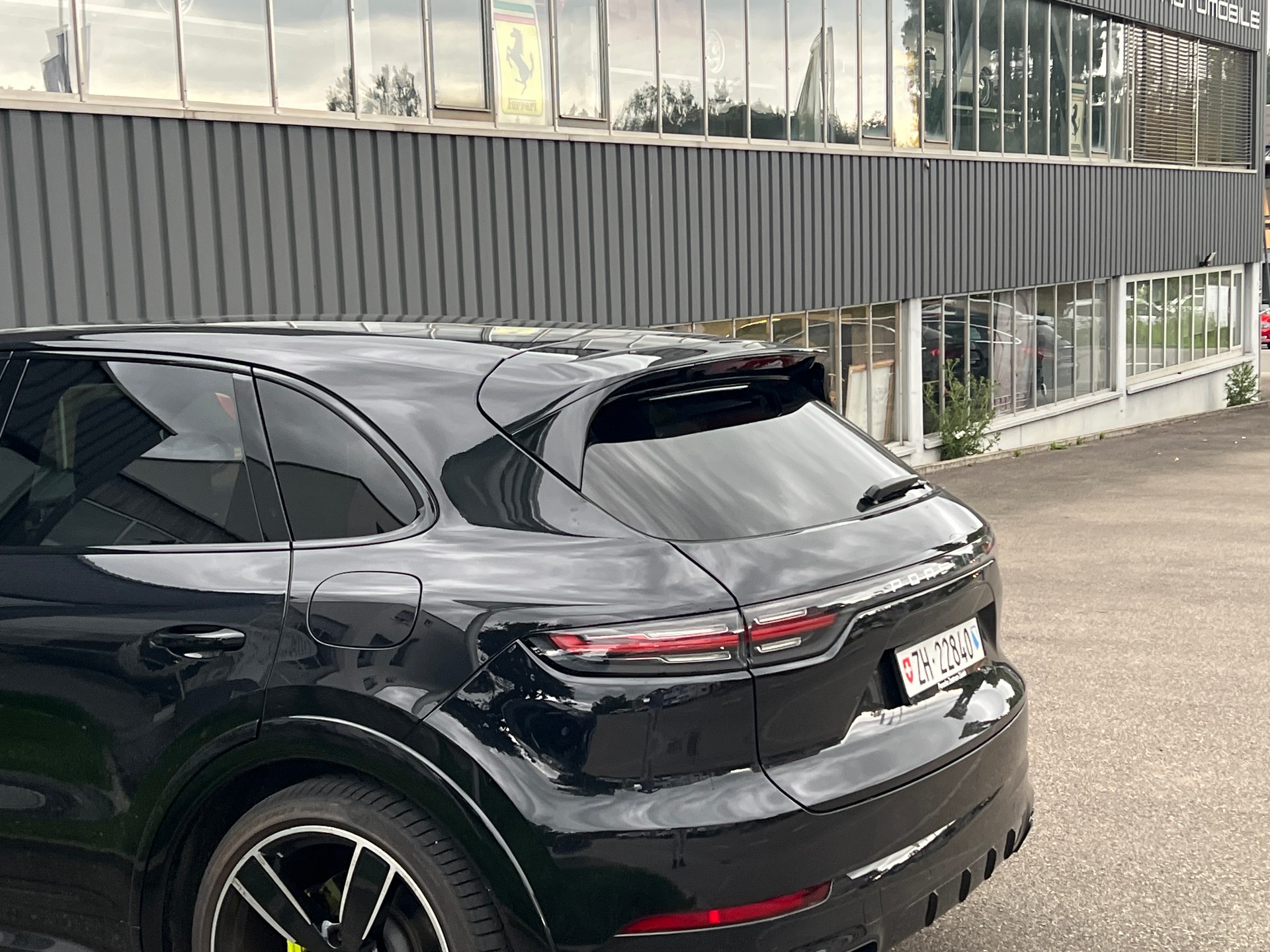 PORSCHE Cayenne E-Hybrid-image-5