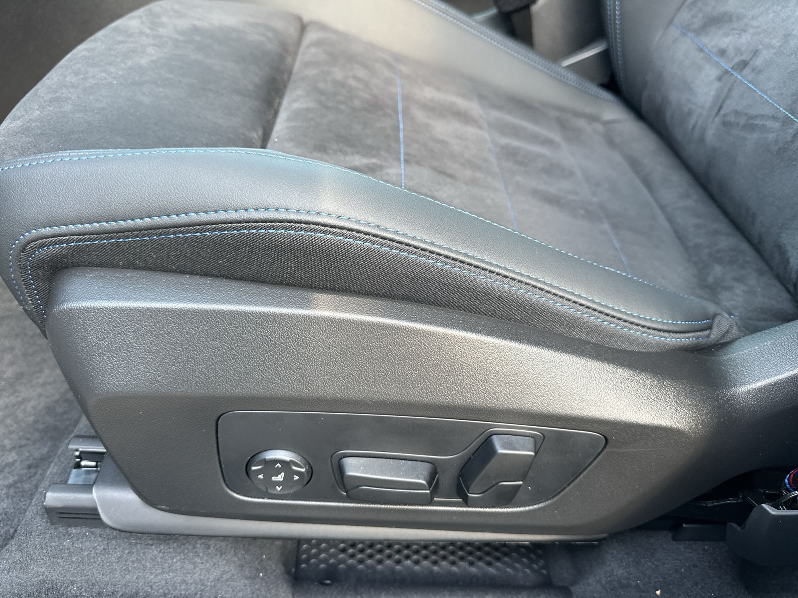 BMW X1 xDrive M35i-image-14