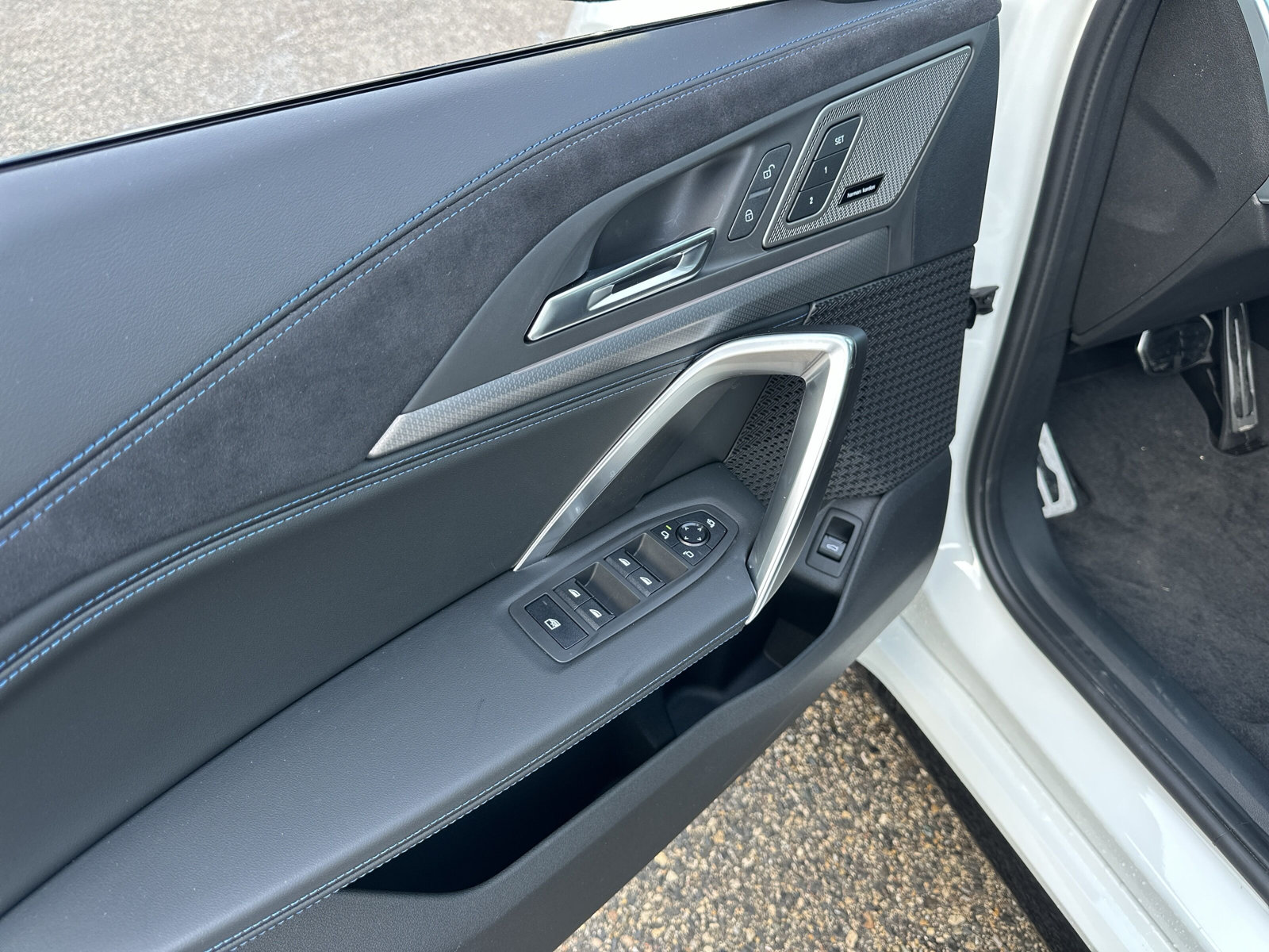 BMW X1 xDrive M35i-image-12
