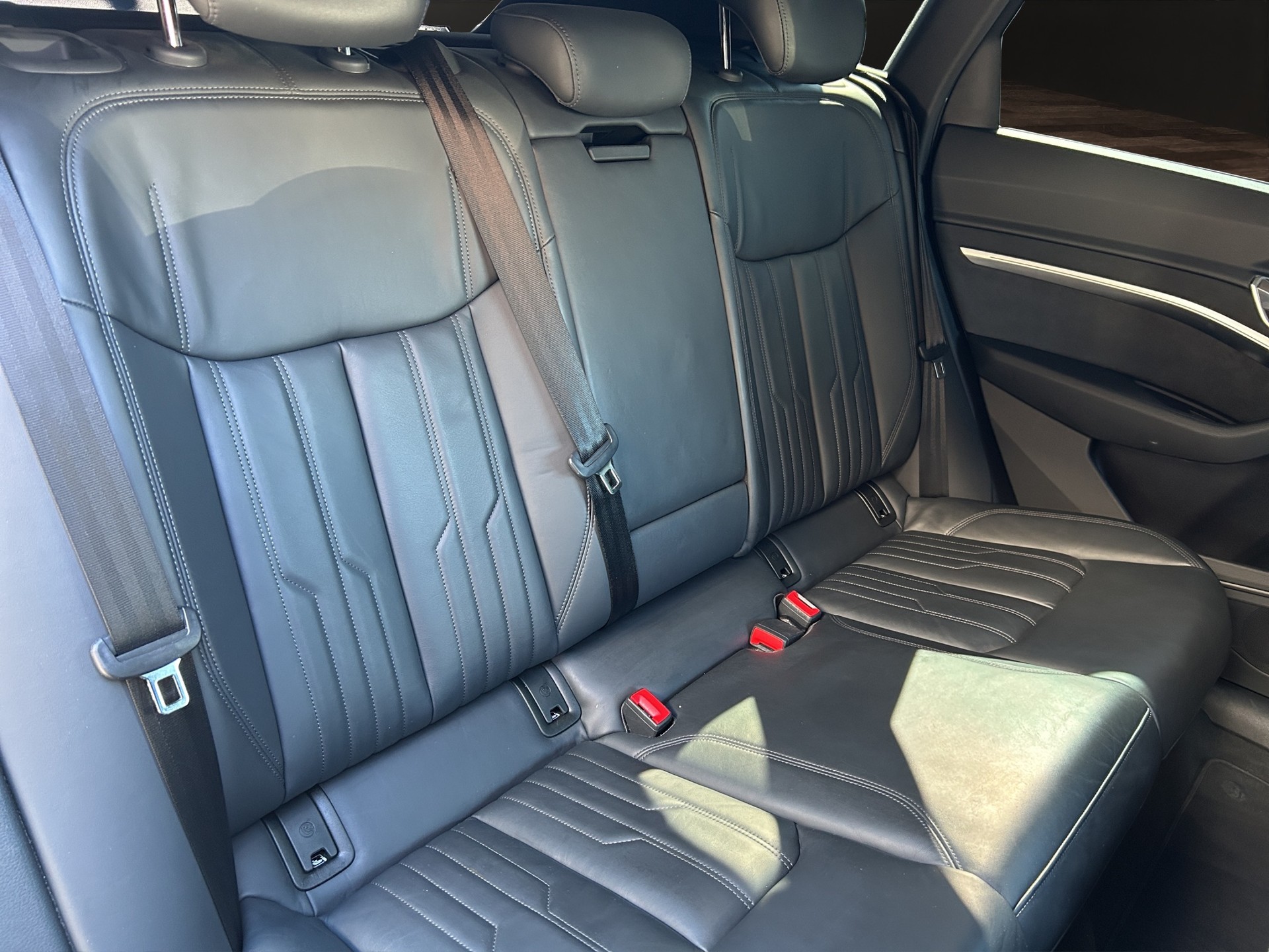 AUDI e-tron 50 Advanced quattro-image-16
