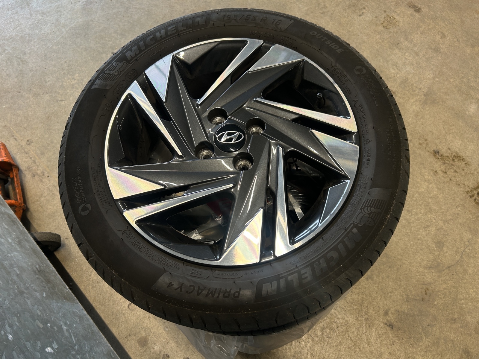 HYUNDAI i20 1.0 T-GDi Amplia-image-15