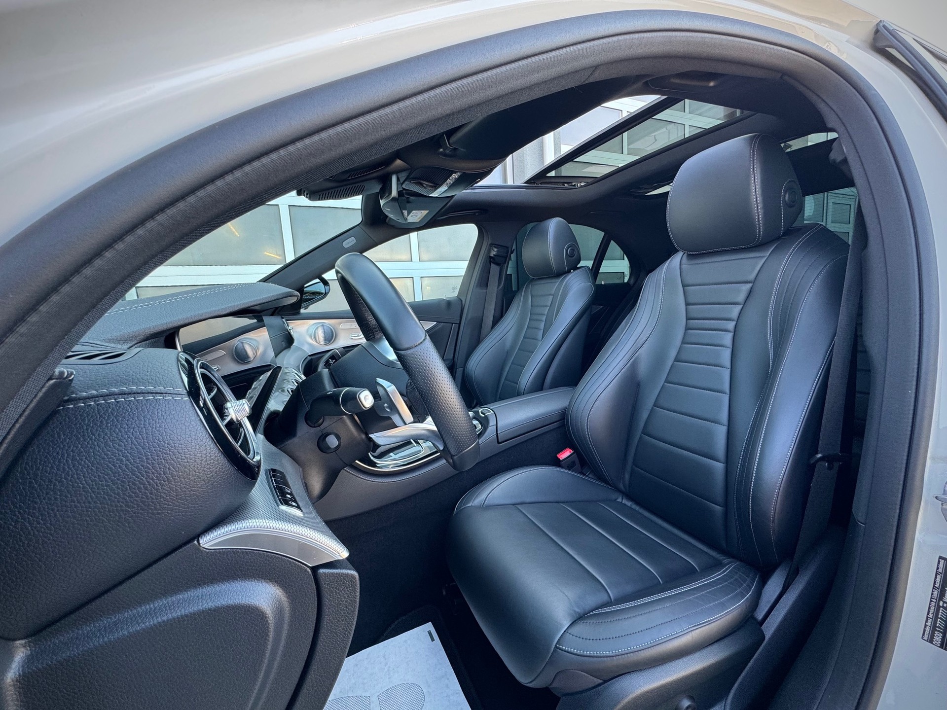 MERCEDES-BENZ E 220 d AMG Line 4Matic 9G-Tronic - Véhicule Suisse (CH)-image-5