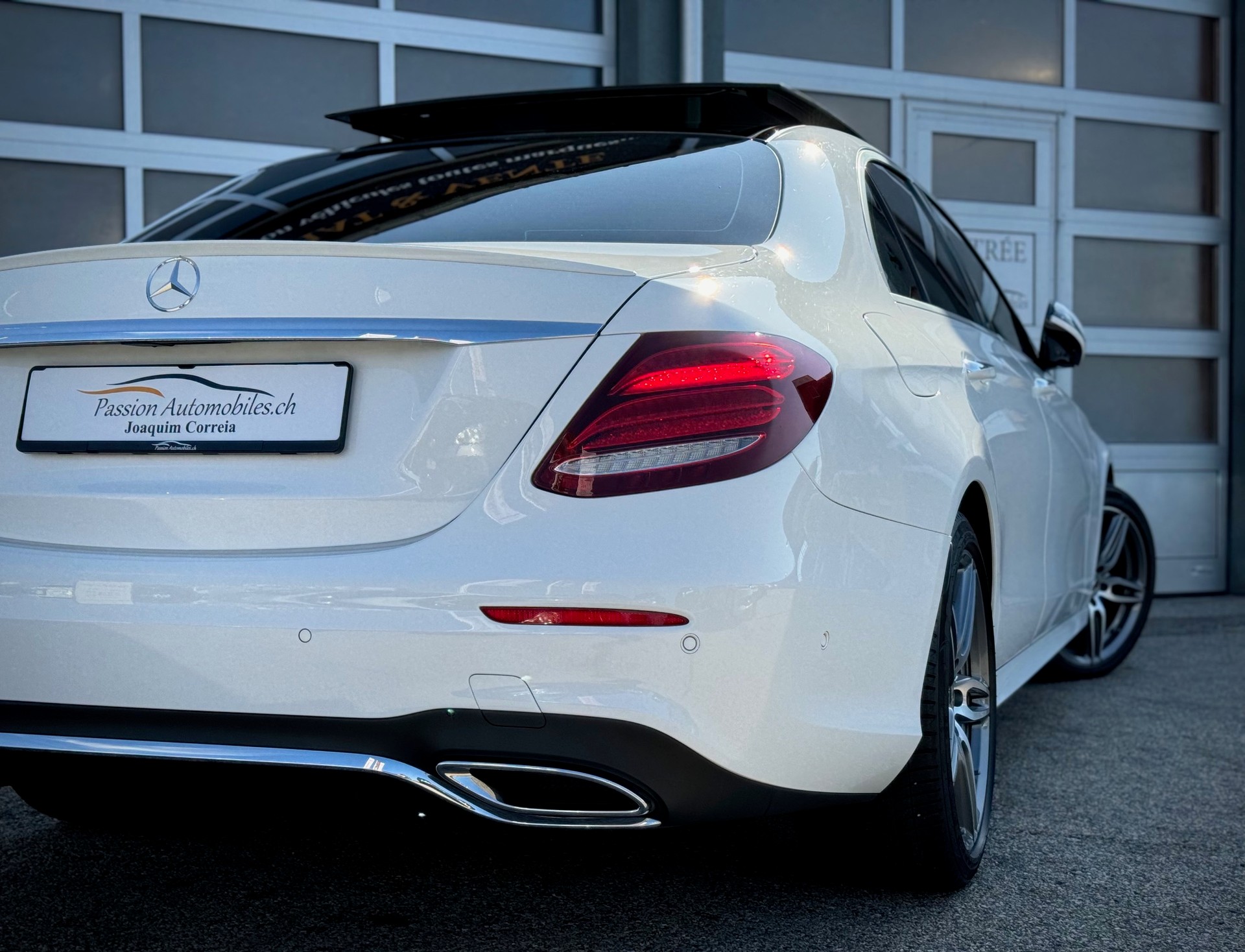 MERCEDES-BENZ E 220 d AMG Line 4Matic 9G-Tronic - Véhicule Suisse (CH)-image-4